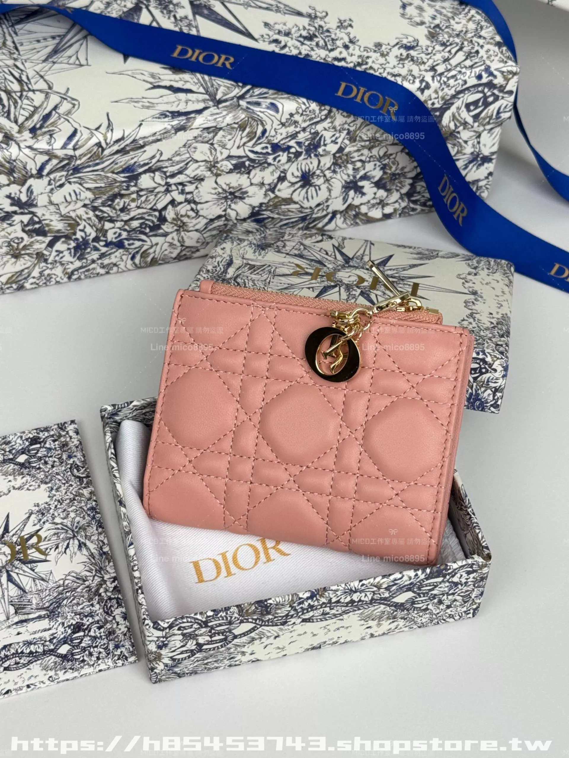 Dior 玫瑰粉 Caro Dahlia CD吊飾小羊皮錢包｜11.5×9×2cm