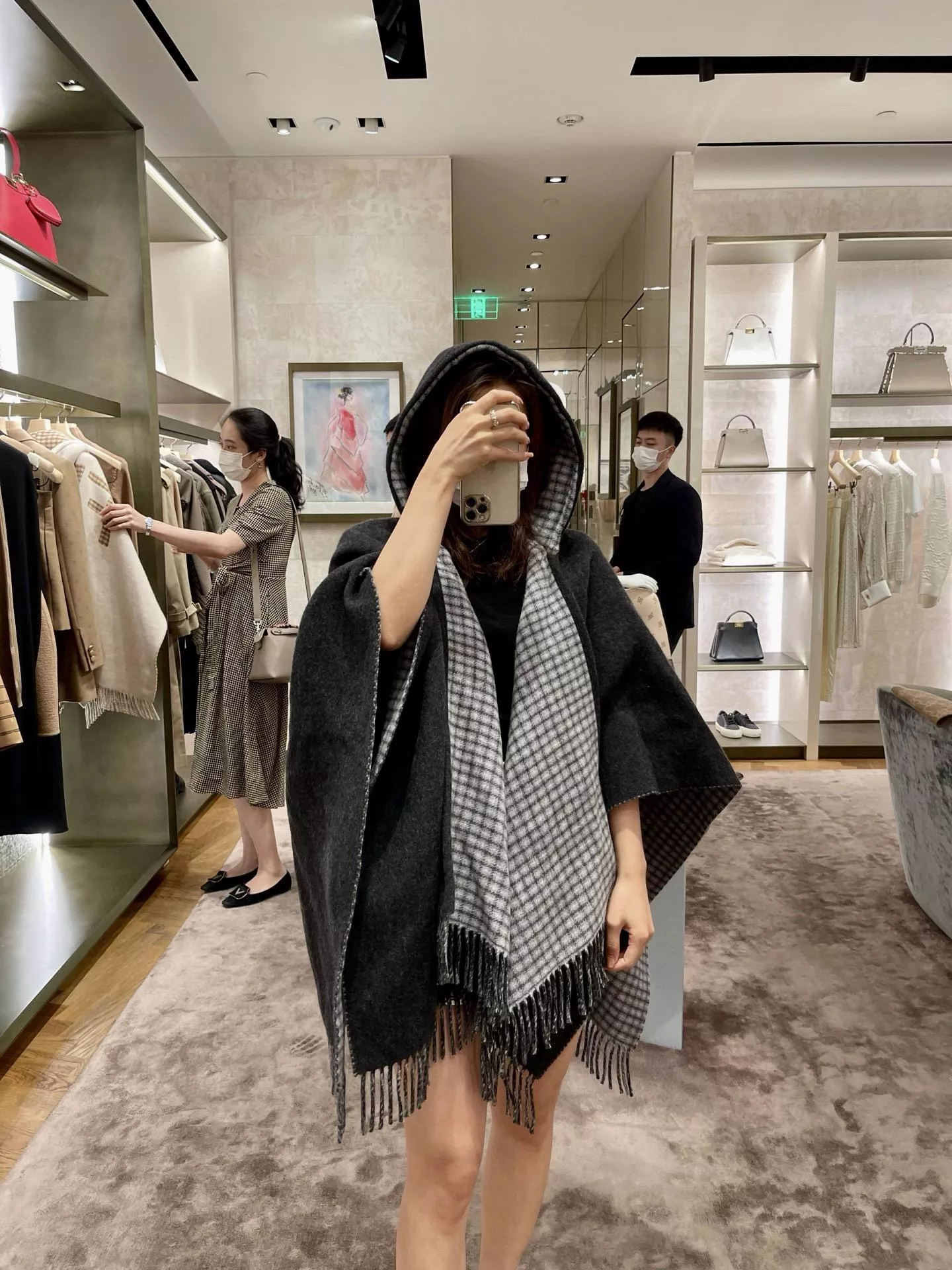 FENDI 黑灰色 羊毛羊絨連帽斗篷外套｜123x132cm｜背Logo款｜厚款披風