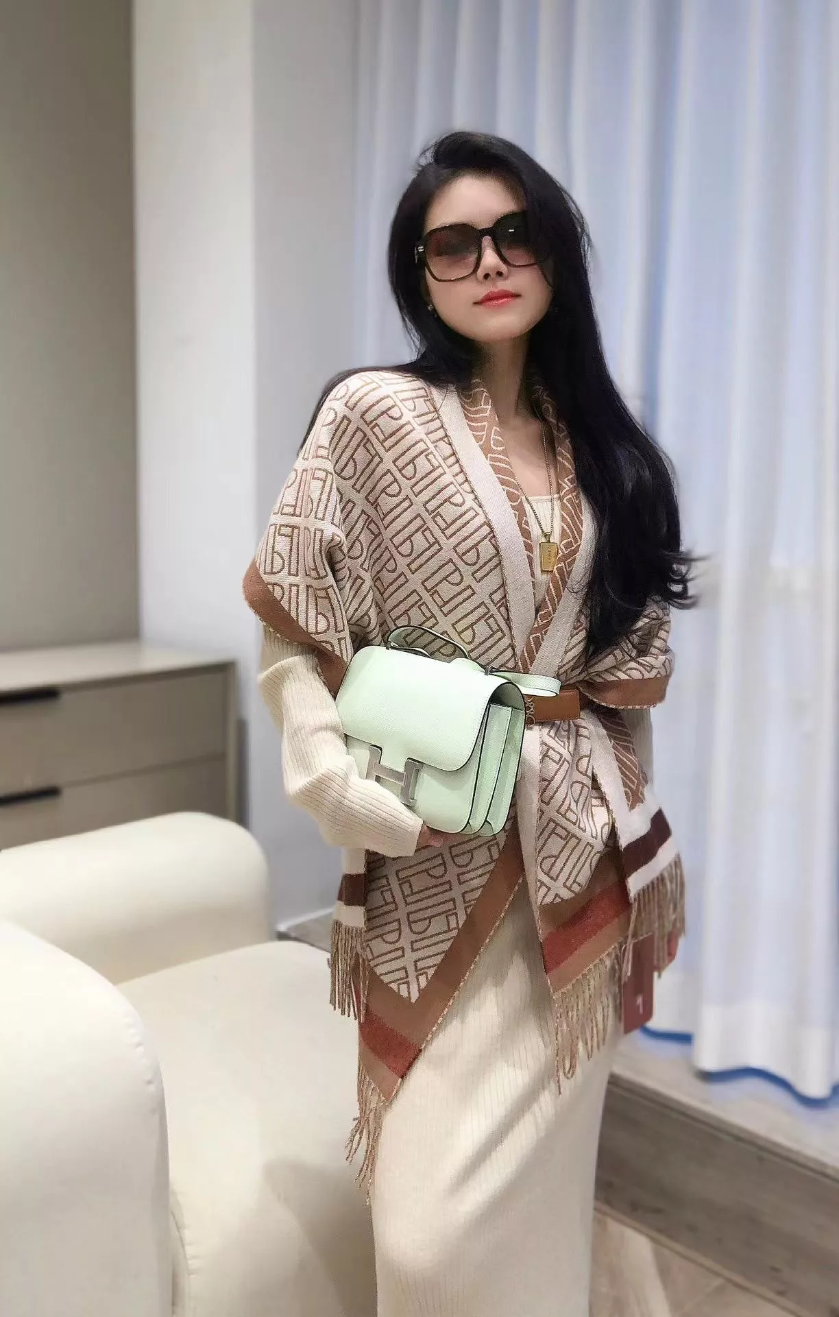Loro Piana 字母提花圍巾｜180x46cm｜太妃糖色｜滿版Logo款・山羊絨雙面設計