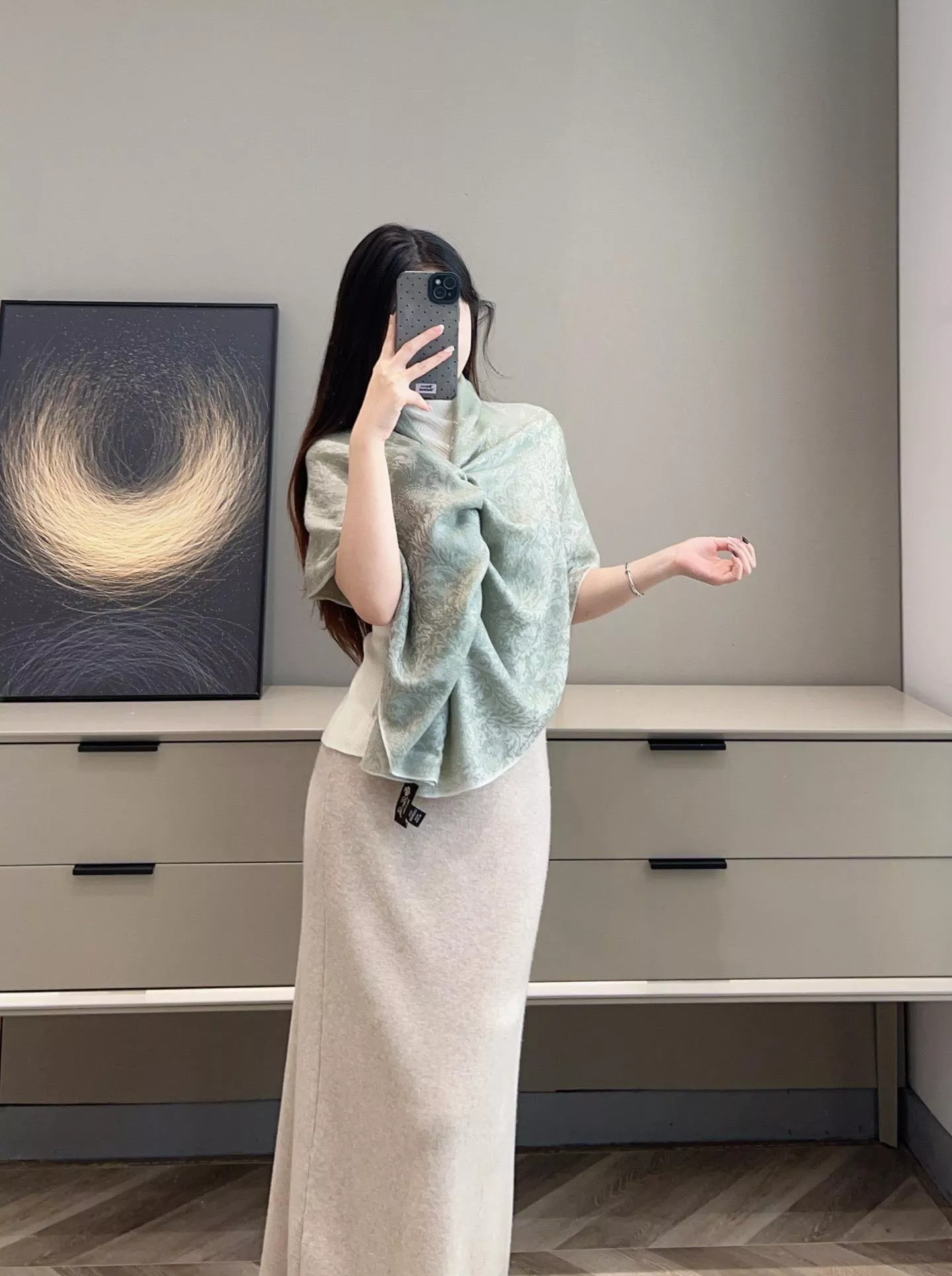 𝐋𝐨𝐫𝐨 𝐏𝐢𝐚𝐧𝐚 • 灰色《生命之花 戒指绒長巾》190×92cm