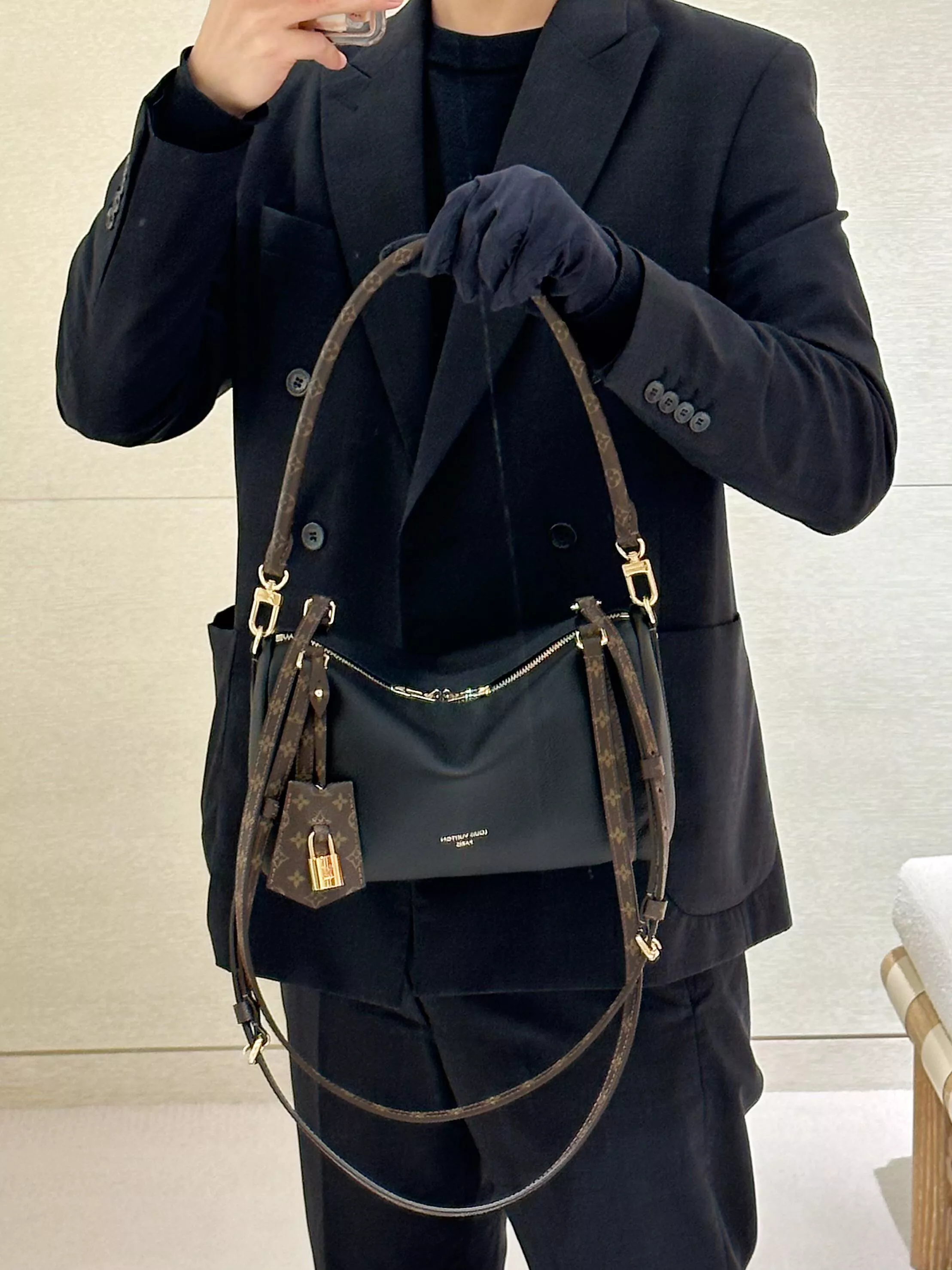 M26039 黑色 EXPRESS 小號手袋 小巧設計 17×13.5×26cm