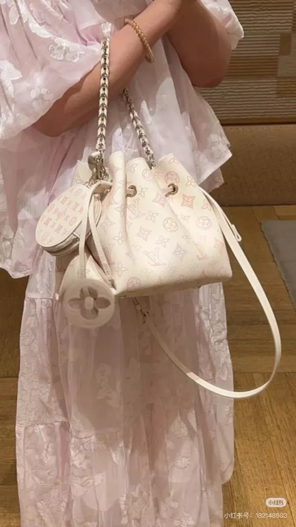 【Bella 水桶包】漸層款 M15114／Monogram鏤花穿孔牛皮