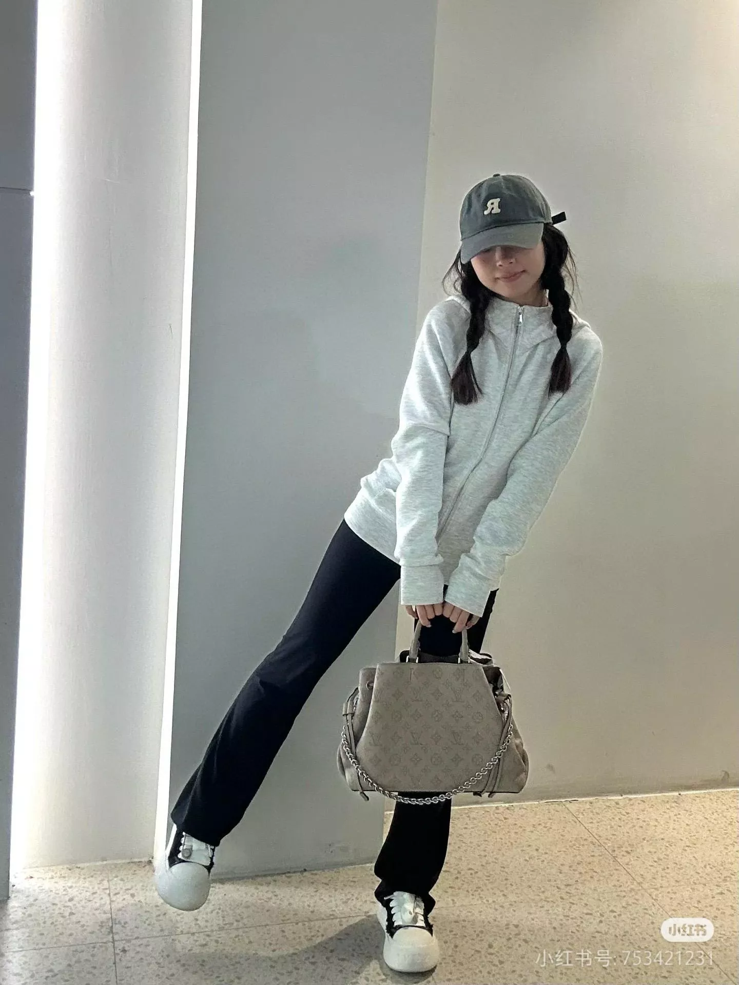 Bella Tote 手袋 購物包 M59201 灰色（鏤花款）32cm