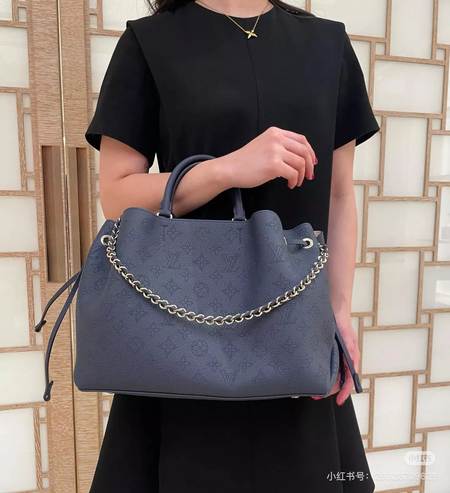 Bella Tote 手袋 購物包 M14316 海軍藍色/金色五金（鏤花款）32cm
