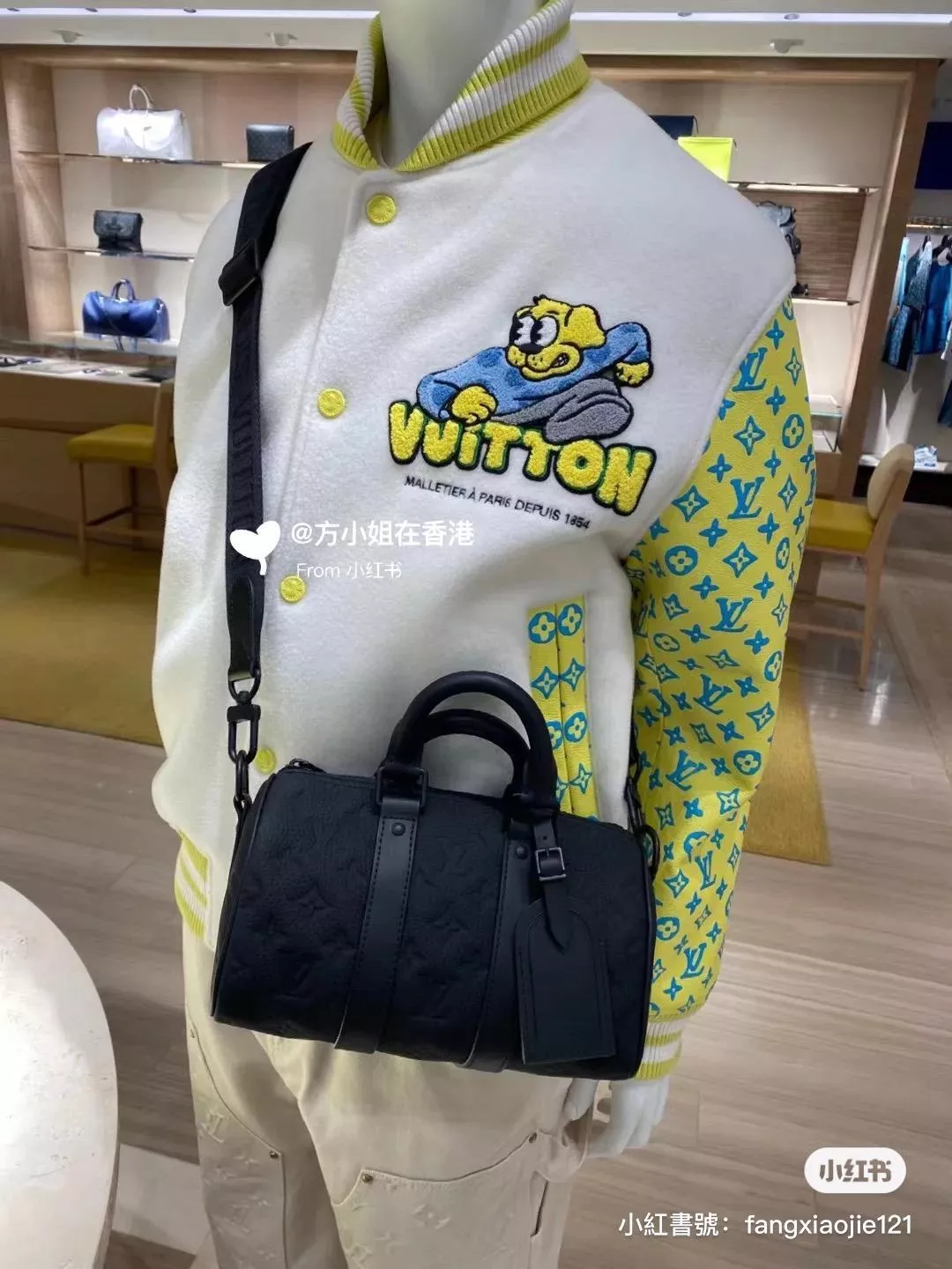 M20900 Keepall Bandoulière 25 壓紋皮革斜跨包/枕頭包 25cm