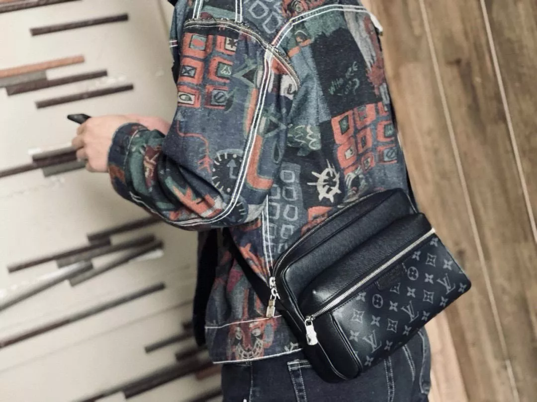 【Outdoor 郵差包】M30233／Monogram Eclipse Taïga 拼皮款 26cm