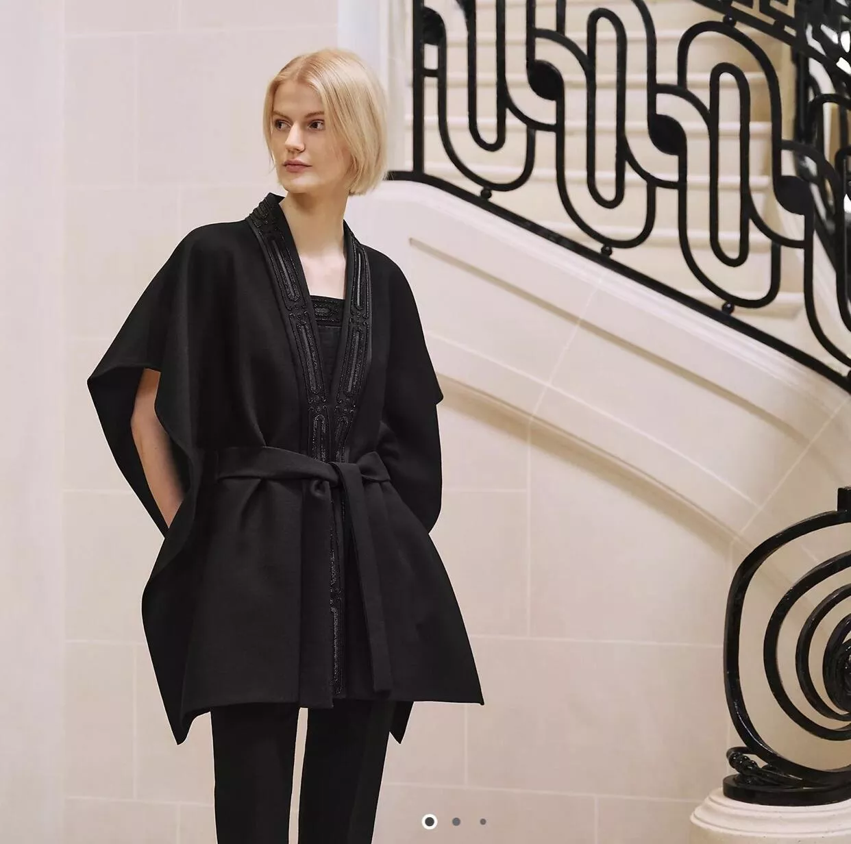 HERMES Faubourg環形刺繡羊毛斗篷・附綁帶・法式氛圍感剪裁（36／38／40／42）