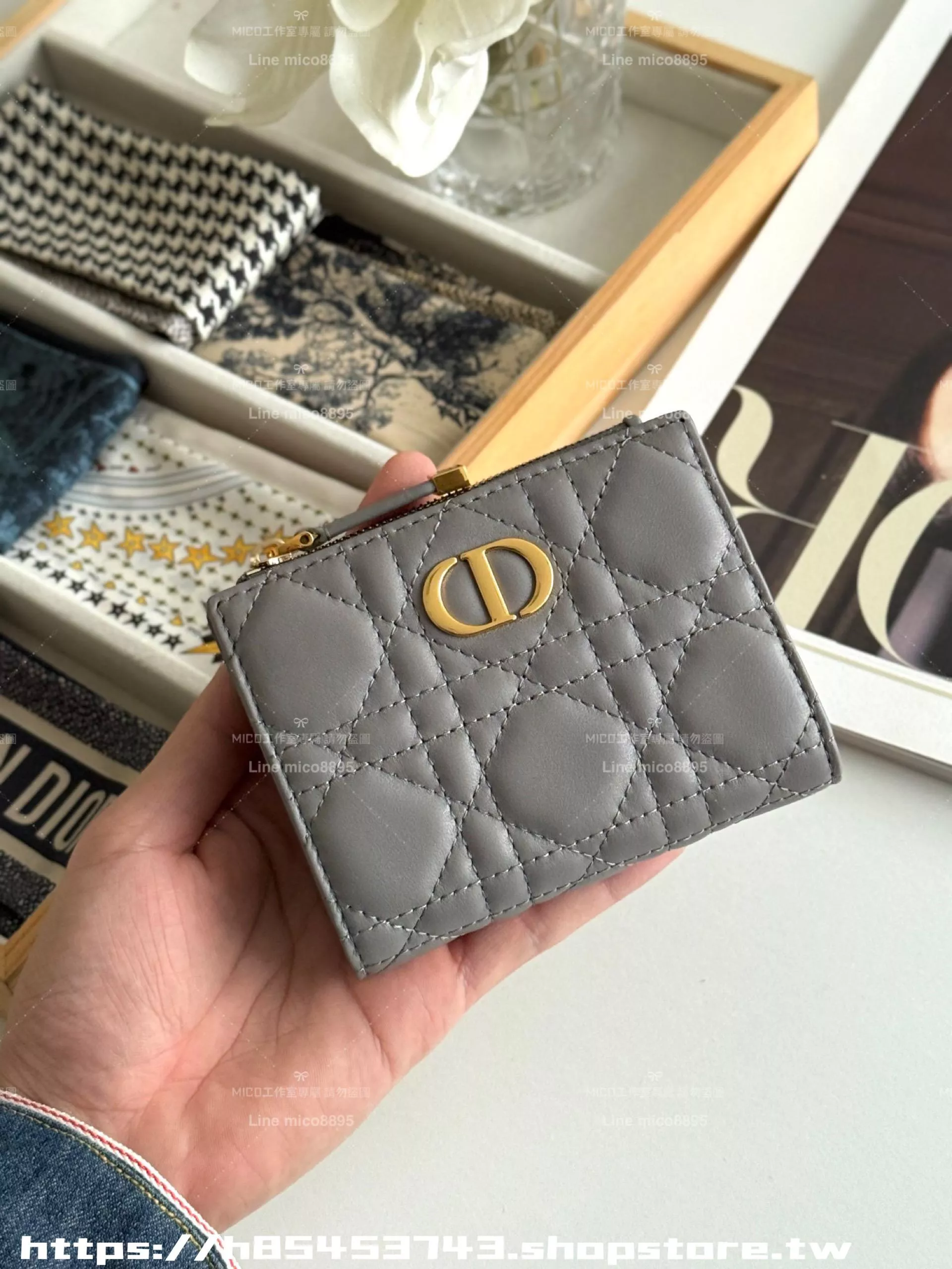 灰色 30 Montaigne Dahlia 全皮短夾 真皮（11.5*9cm）