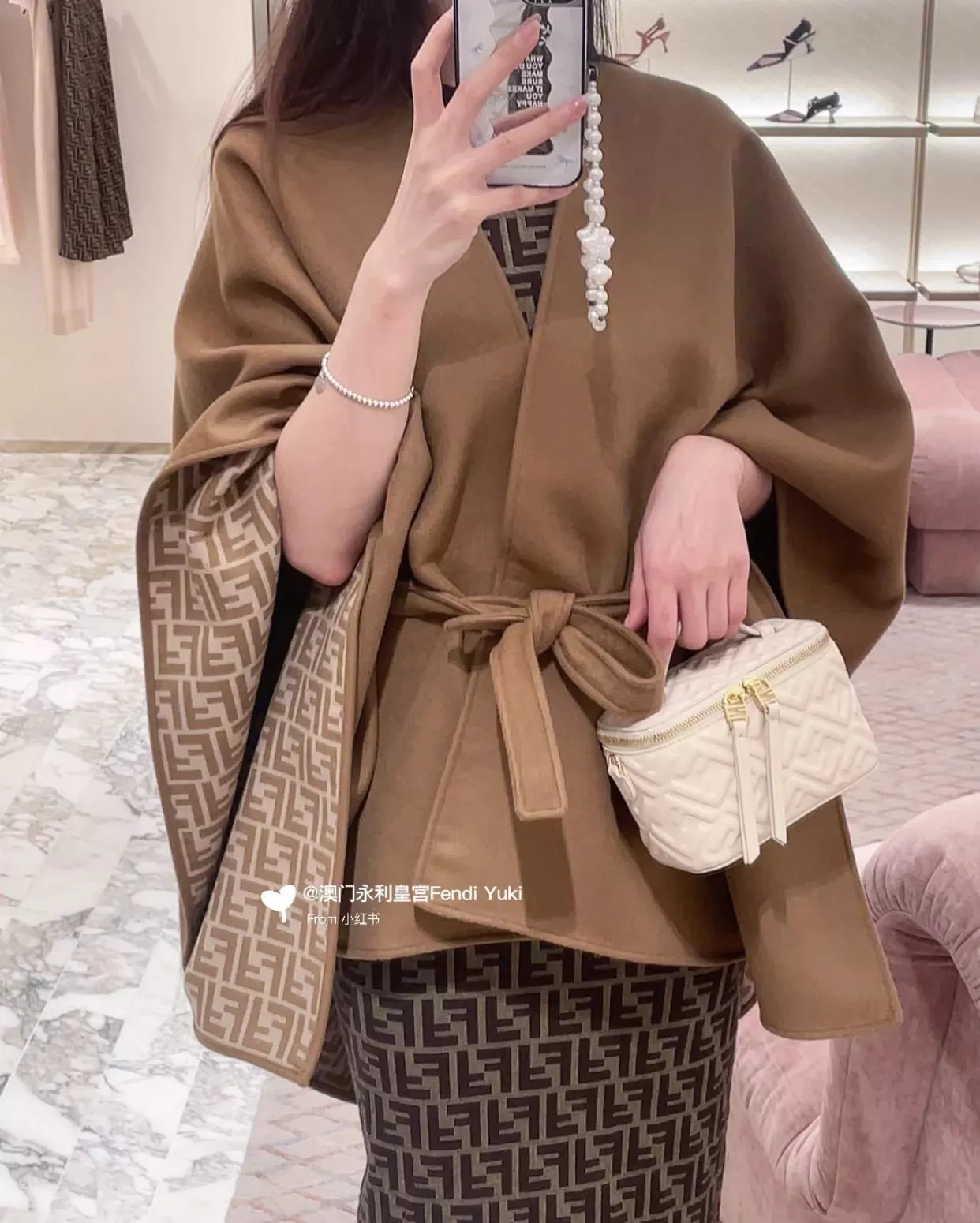 FENDI 系帶雙面羊絨斗篷・駝色經典版｜128×137cm