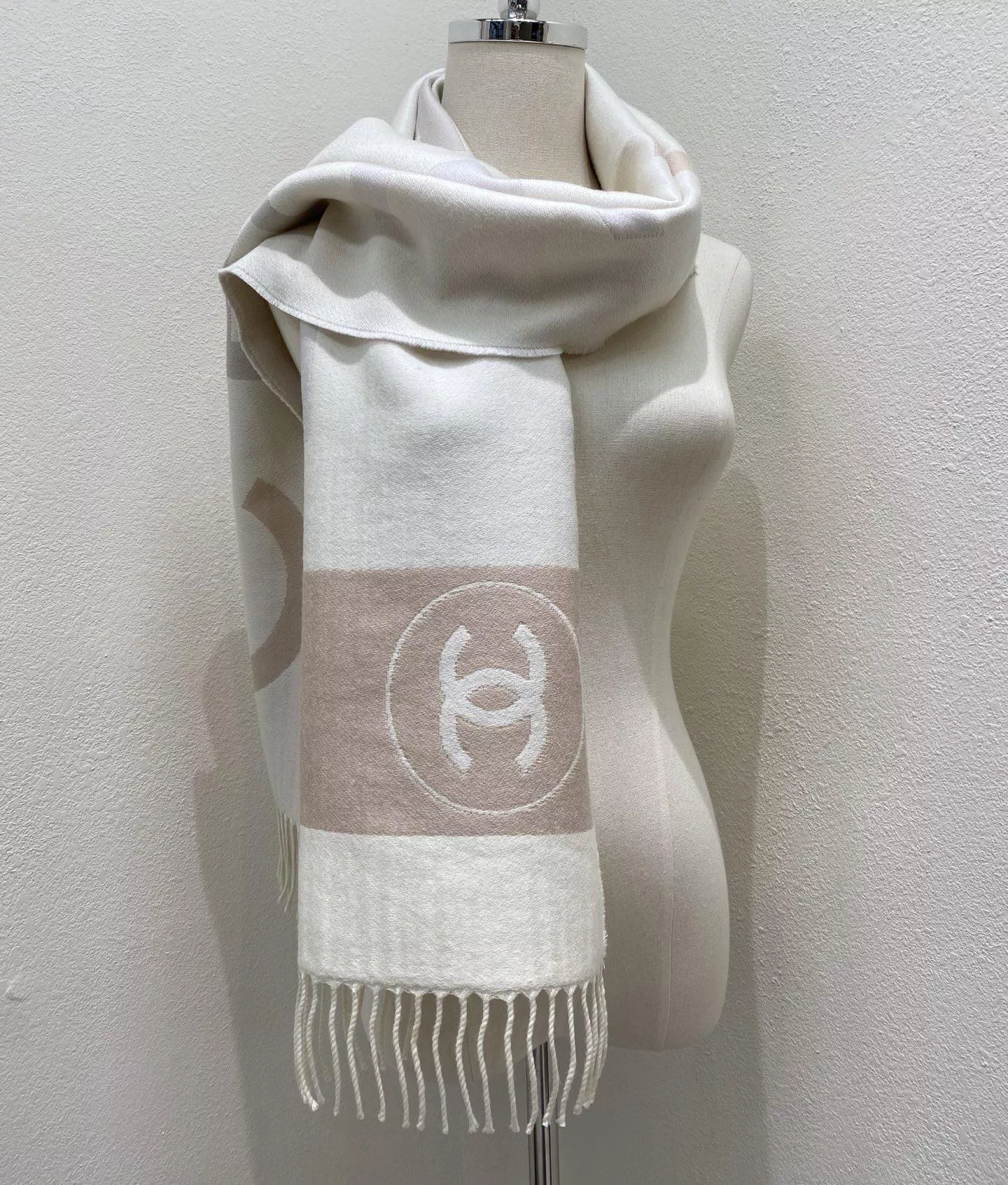 25C 字母C拼接提花圍巾・精梳羊毛柔感版｜177×31cm