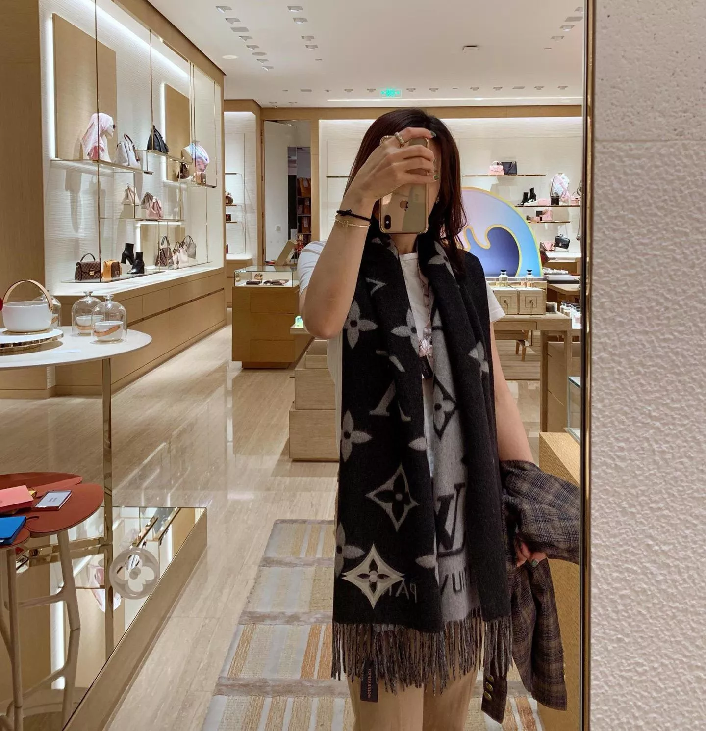 M71040 黑灰色 REYKJAVIK 經典山羊絨圍巾・純羊絨斜紋提花款｜191×45cm