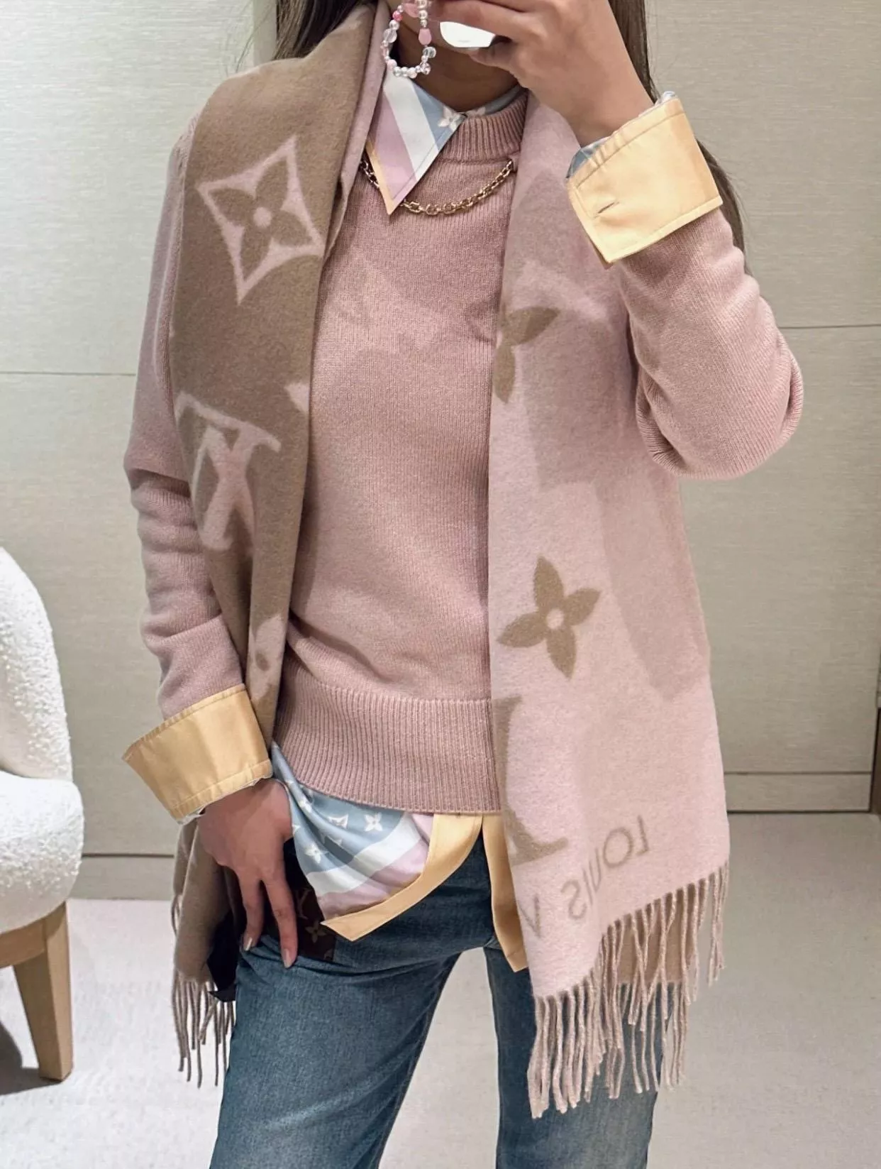 M78908 玫瑰米黃 REYKJAVIK 經典山羊絨圍巾・純羊絨斜紋提花款｜191×45cm