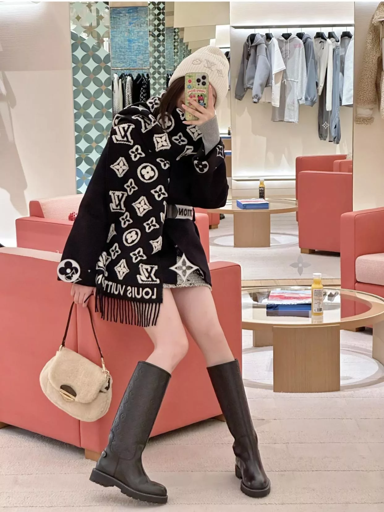 黑色『3D立體刺繡Logo長巾』圍巾披肩兩用｜200×34cm