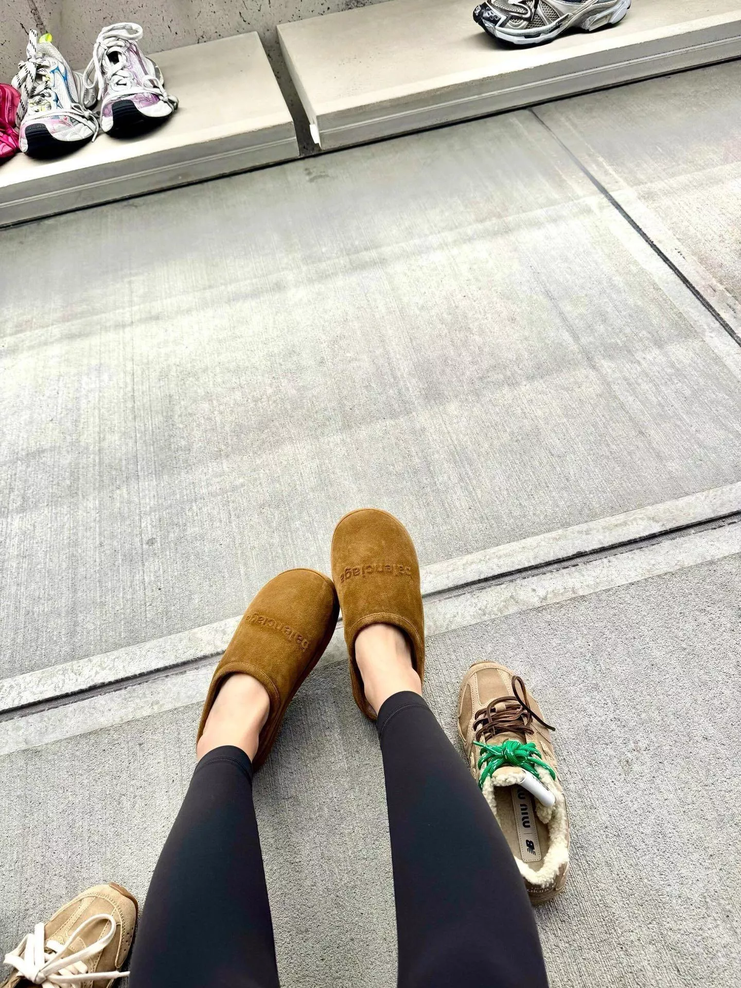 Balenciaga｜『Alaska Soft 厚底穆勒毛毛拖鞋』秋冬限定・高絲光牛反絨＋羊毛內裡保暖款