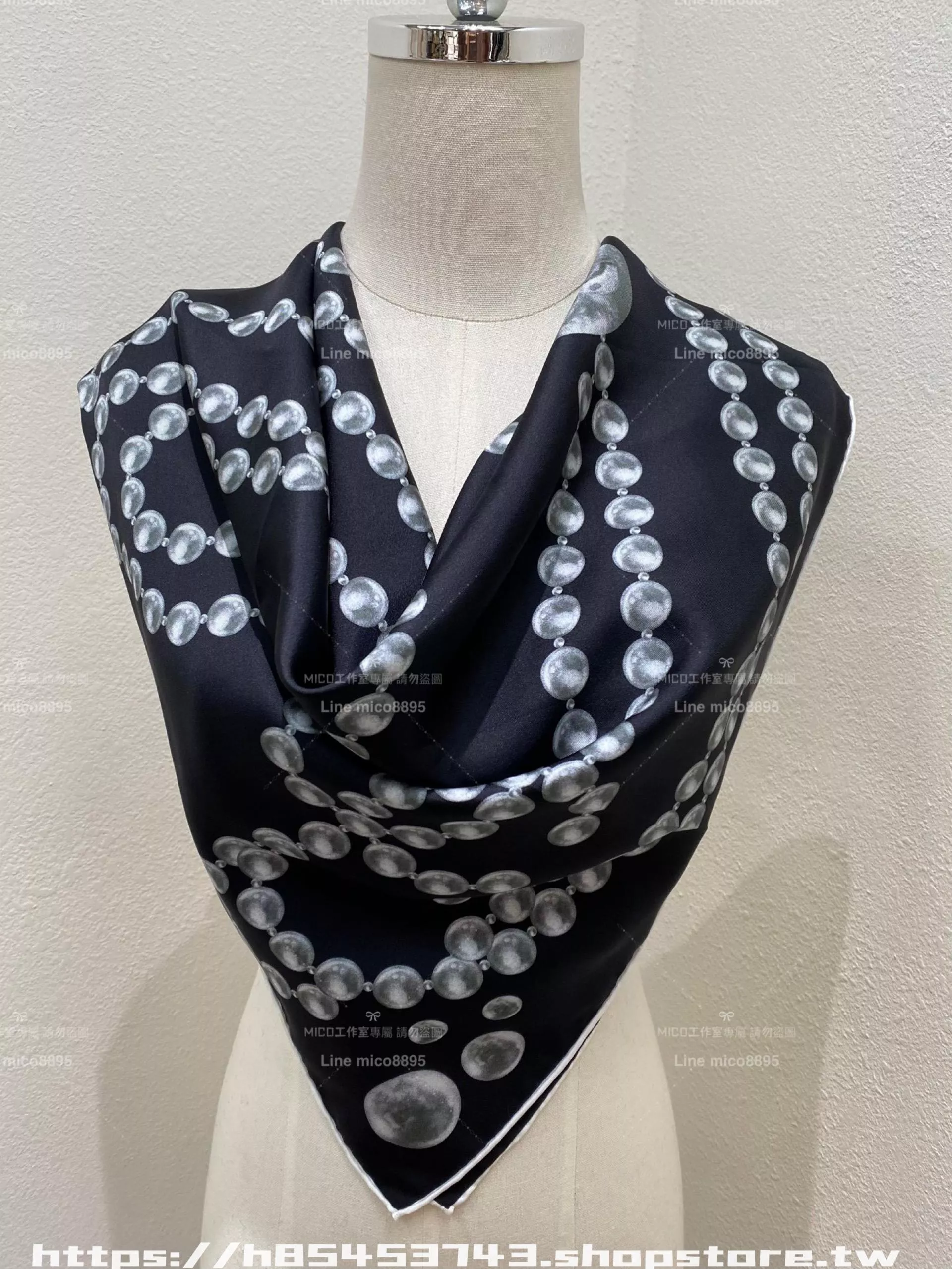 25K 漸變珍珠絲巾・黑灰漸層雙C鏈條圖案｜90×90cm