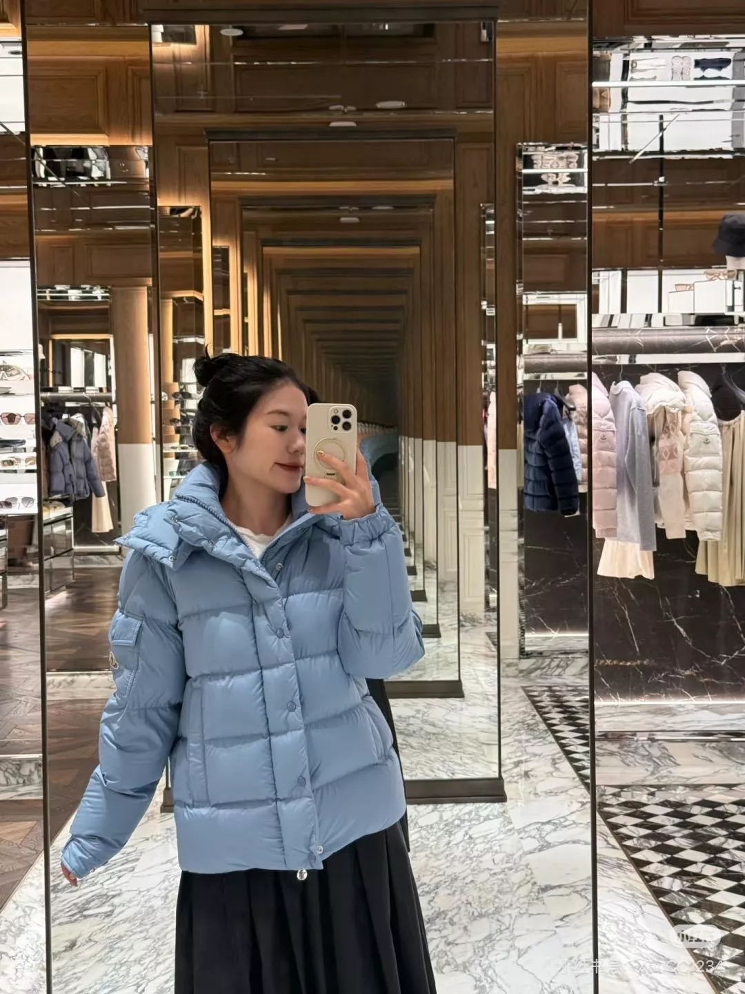 Moncler 女款 啞光藍 70周年限定版羽絨服｜經典MAYA剪裁｜90白鵝絨填充｜0-3碼
