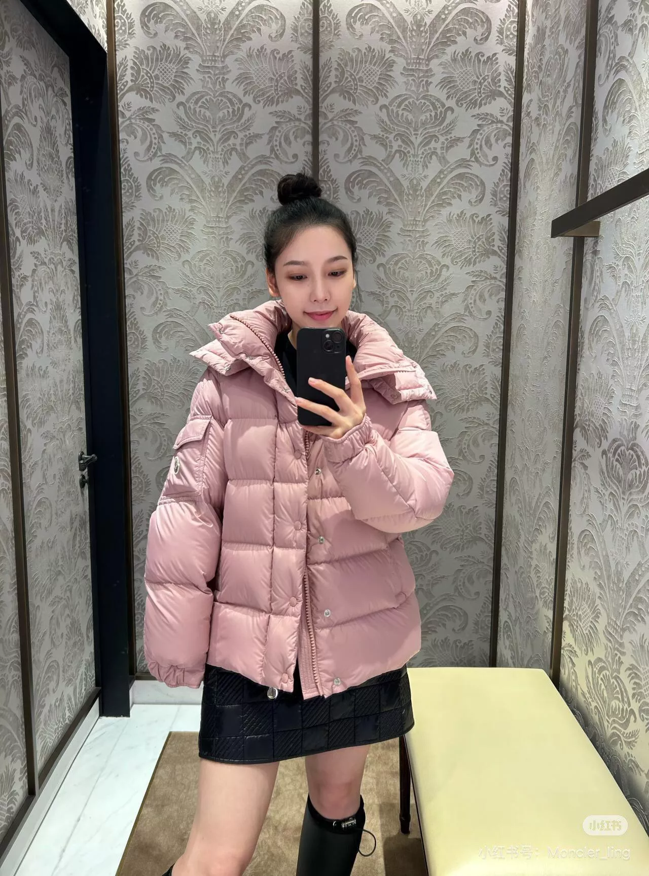 Moncler 女款 啞光粉 70周年限定版羽絨服｜經典MAYA剪裁｜90白鵝絨填充｜0-3碼