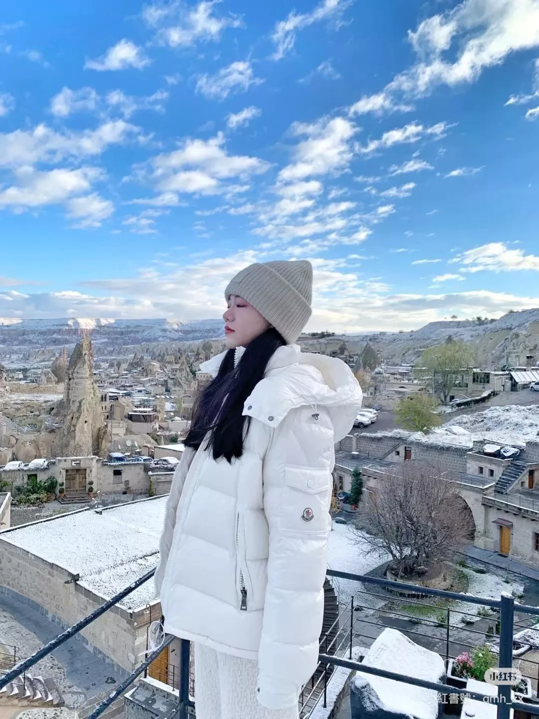 Moncler 女款 Marie系列 微亮面 白色 經典短款羽絨外套｜0-2碼｜高蓬度大絨朵填充｜