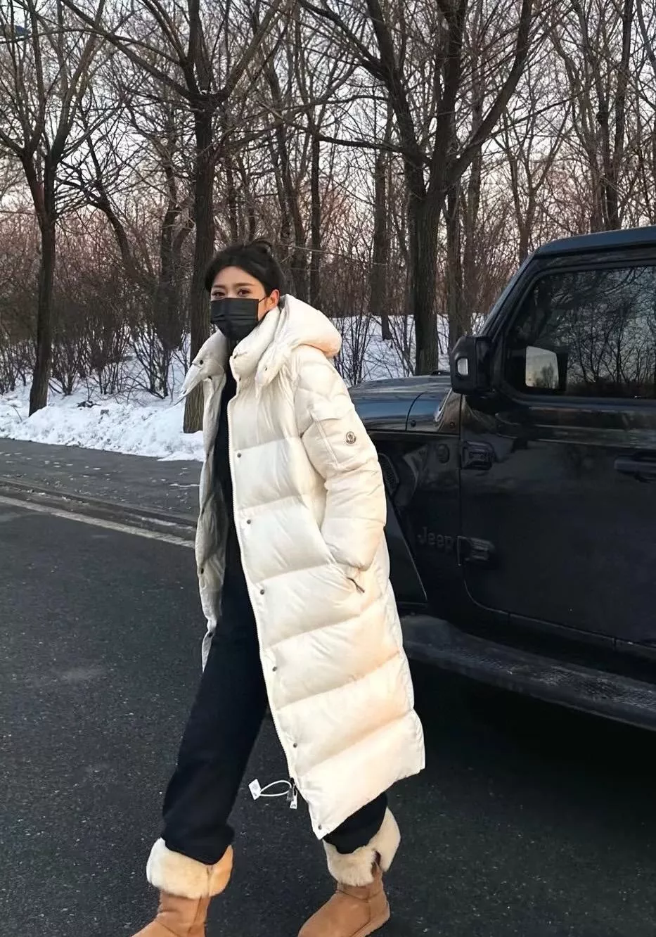 Moncler 女款 頂級定製｜白色 Cavettaz 經典收腰長版羽絨外套（0／1／2碼）