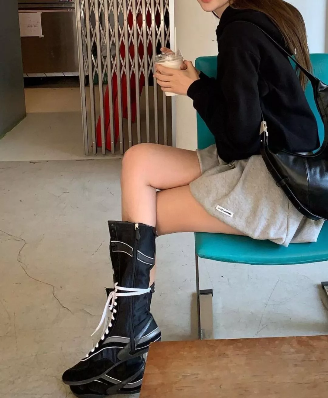 Miu Miu｜25SS新品 黑色『Gymnasium高幫拳擊靴』科技織物×絨面皮革・復古運動風設計