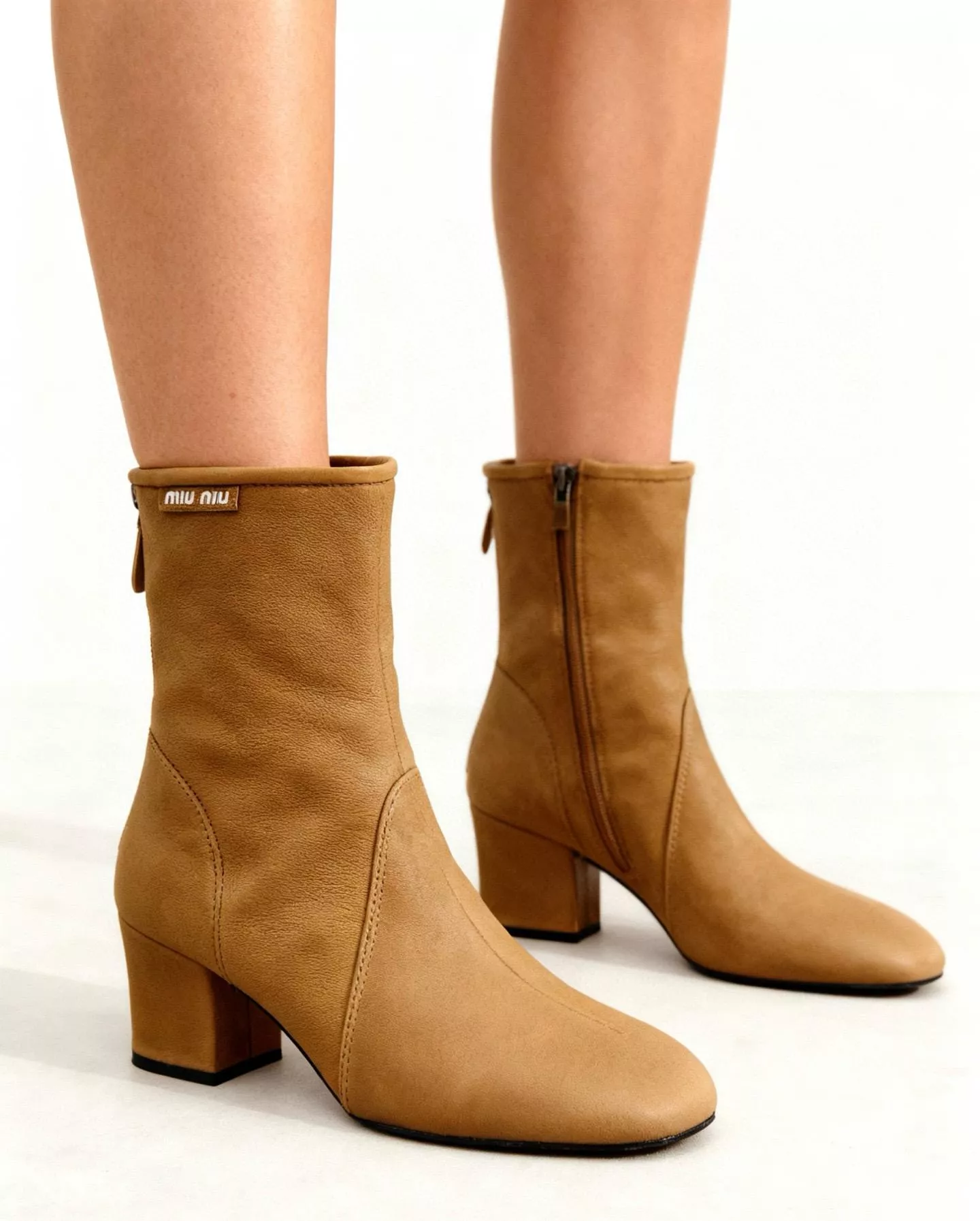 Miu Miu｜棕色 彈力羊皮粗跟短靴 6cm・35-40