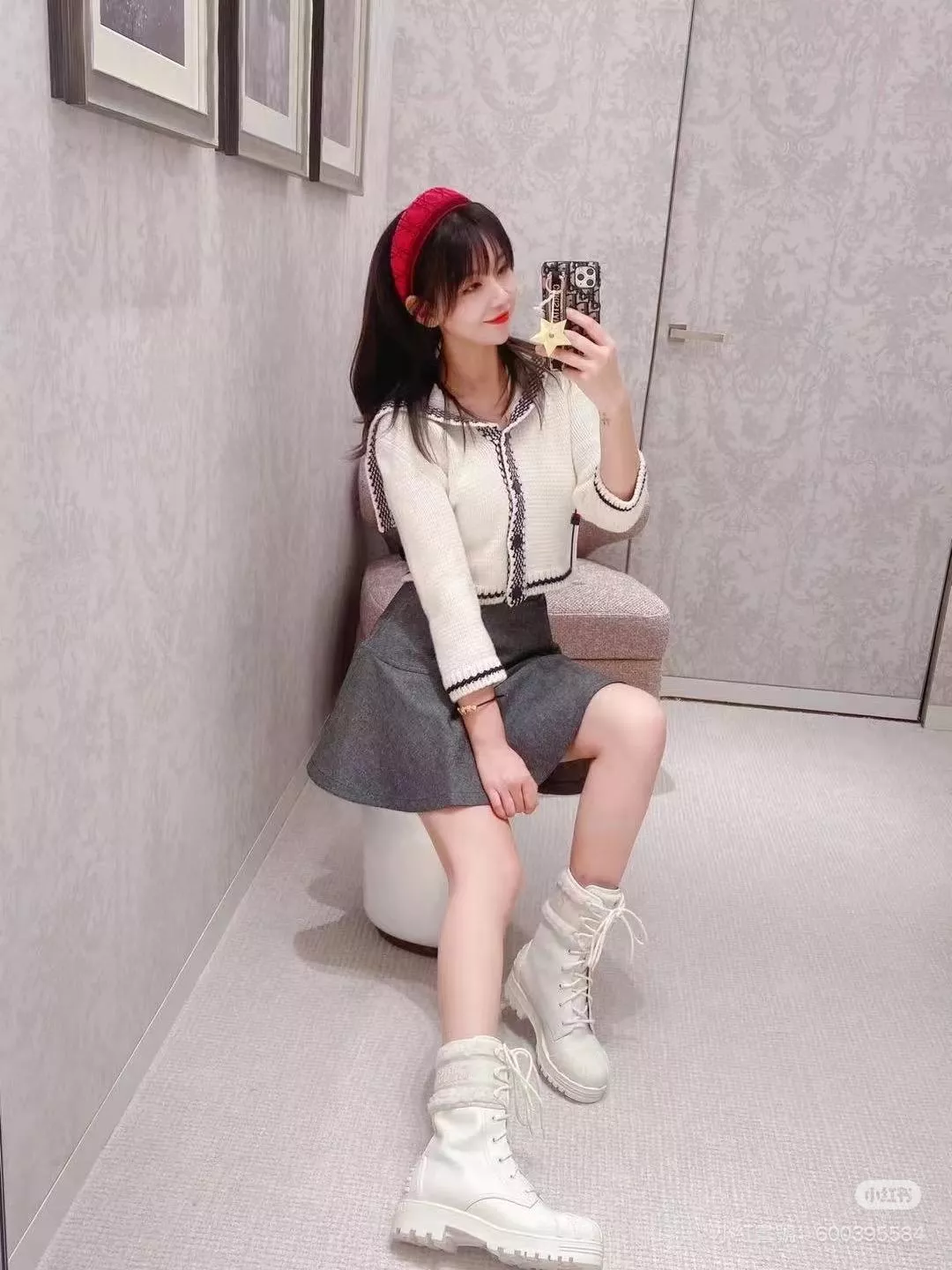 Dior｜米白色 刺繡拼接馬丁靴・羊毛植絨升級版｜暖感氛圍 × 酷颯造型