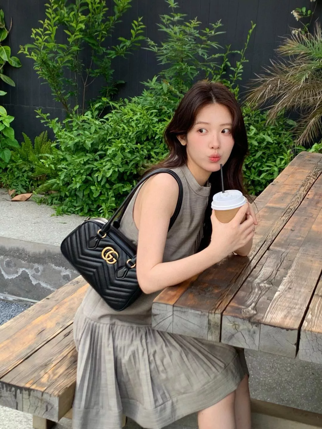 GUCCI｜Marmont 小號保齡球包・黑色V紋皮革款 型號；795199