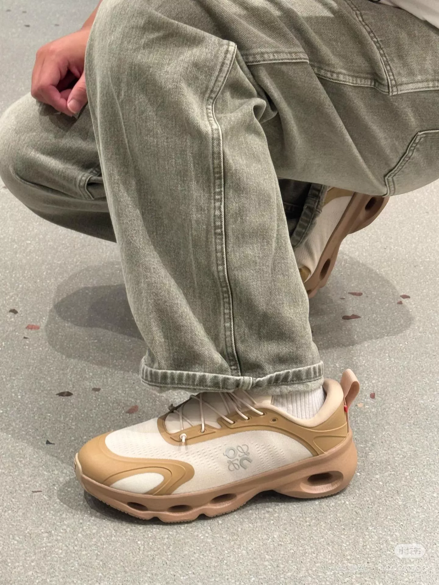 Loewe × On｜Cloudsolo 聯名輕量運動鞋（楊冪同款／男女款）