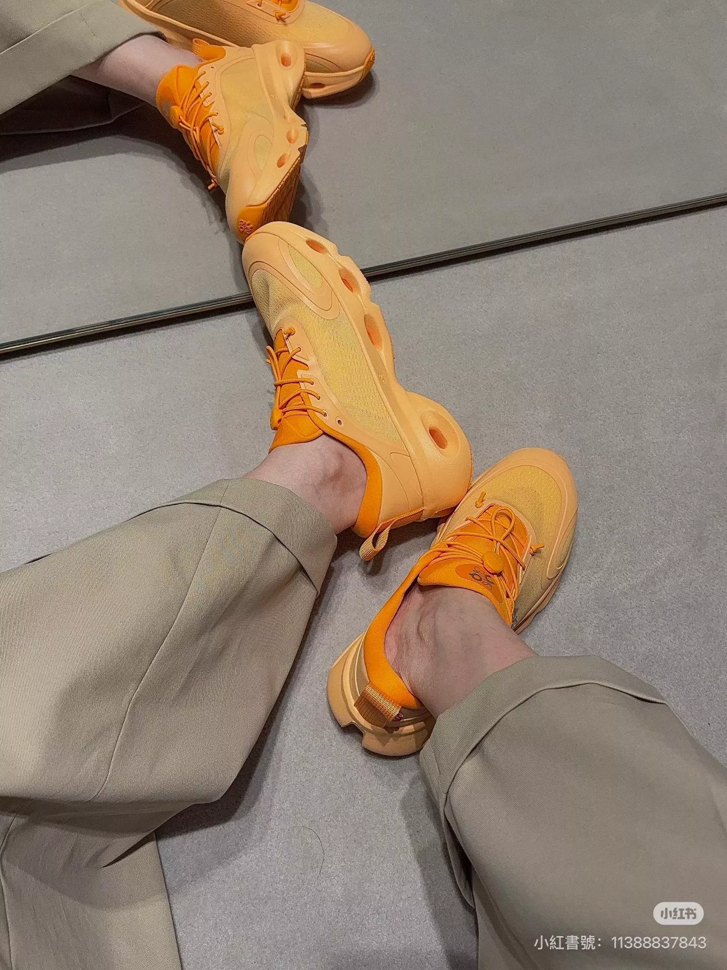 Loewe × On｜Cloudsolo 聯名輕量運動鞋