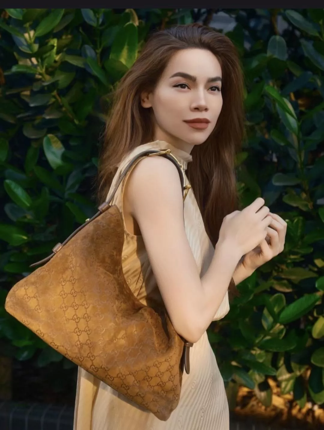 Gucci｜中號 Beatrix 系列牛皮革手袋（型號：850546／棕色 GG 壓磨砂）