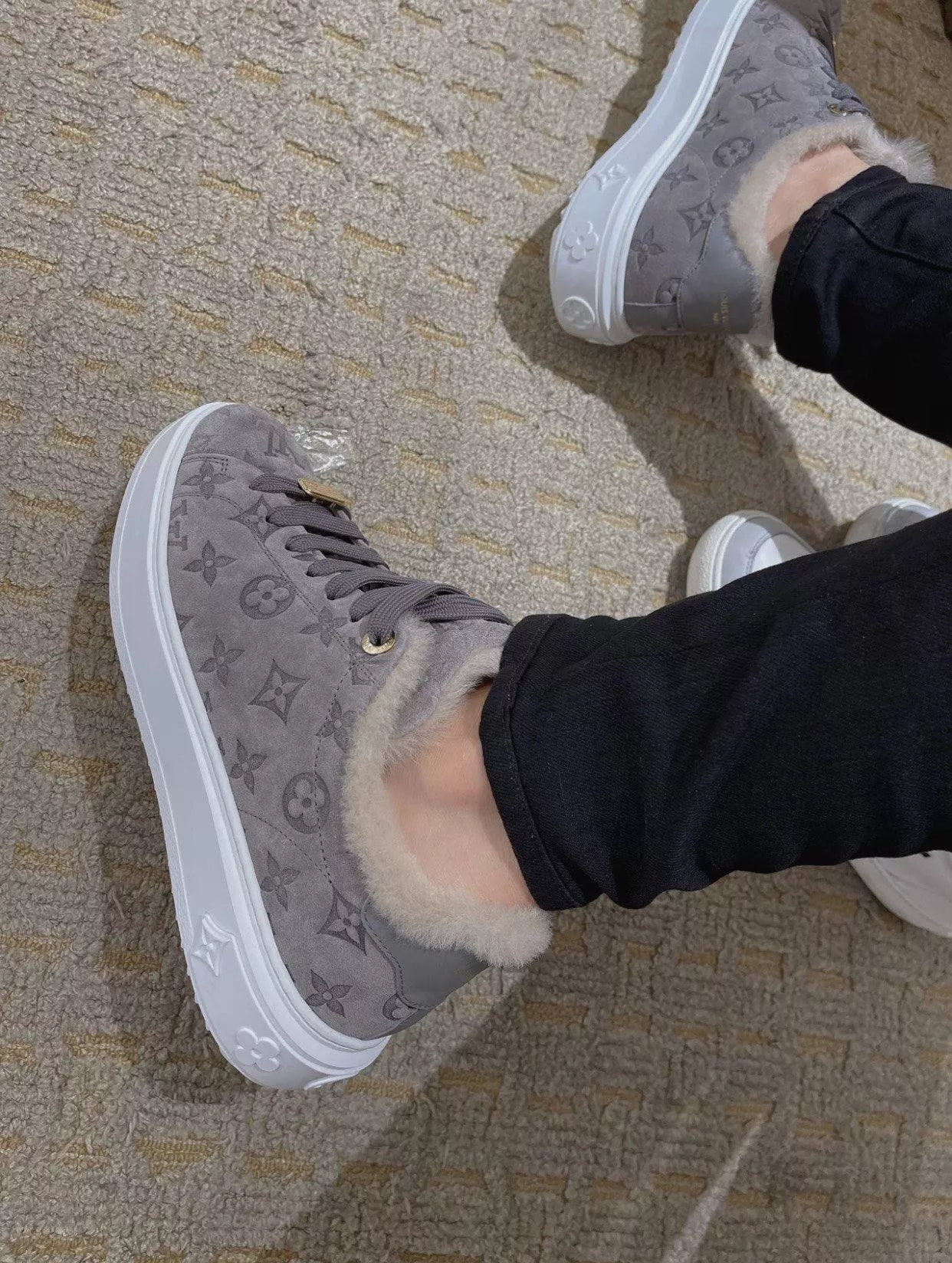 秋冬限定款｜壓紋款/灰色 Time Out 系列羊羔毛休閒鞋（羊毛皮毛一體款）