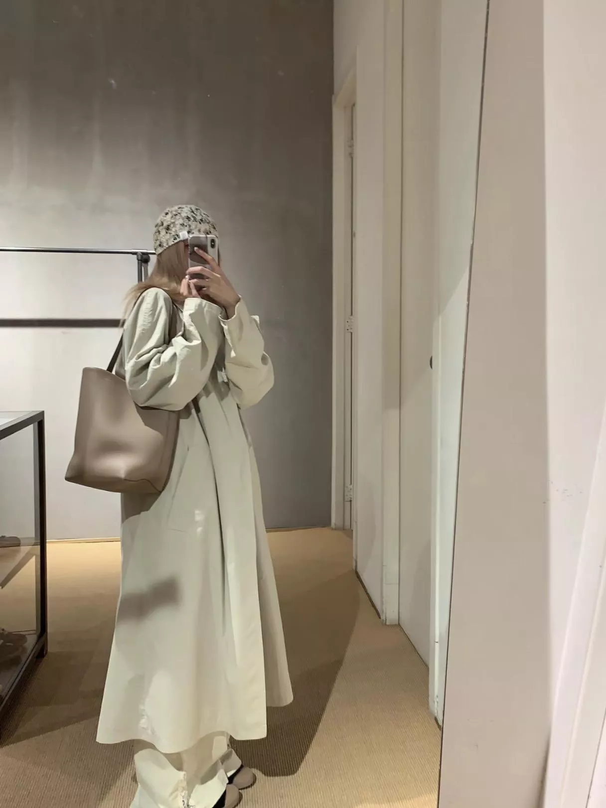 The Row 小羊皮款/奶茶色 Medium 中號 N/S Park 皮革托特包