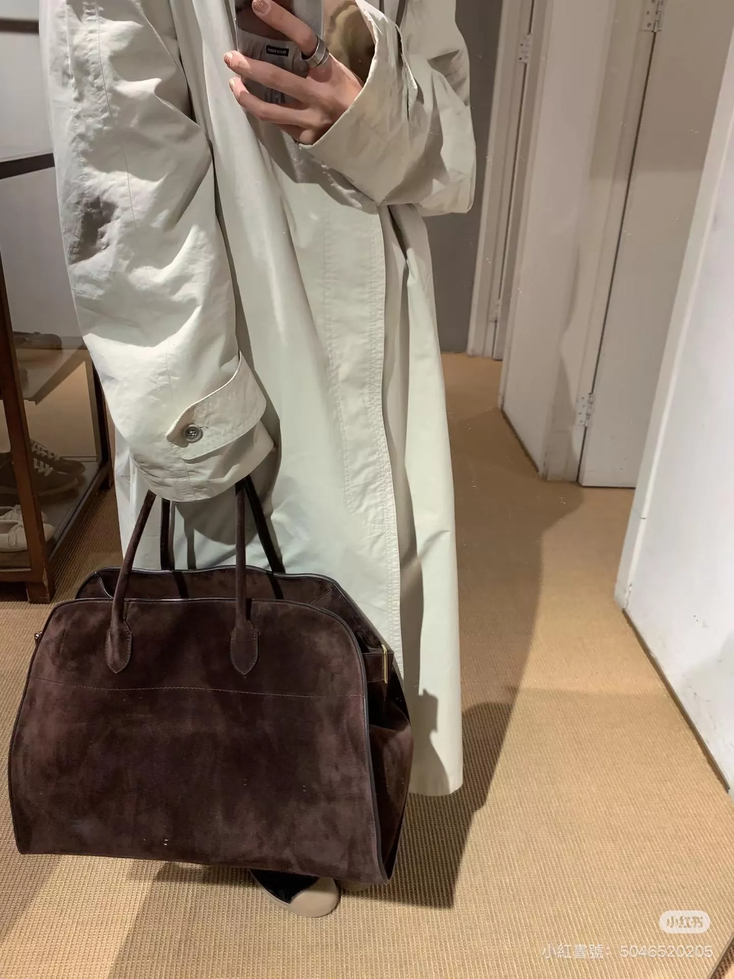 The Row Margaux 17 麂皮棕 Margaux 17 dark brown saddle leather bag