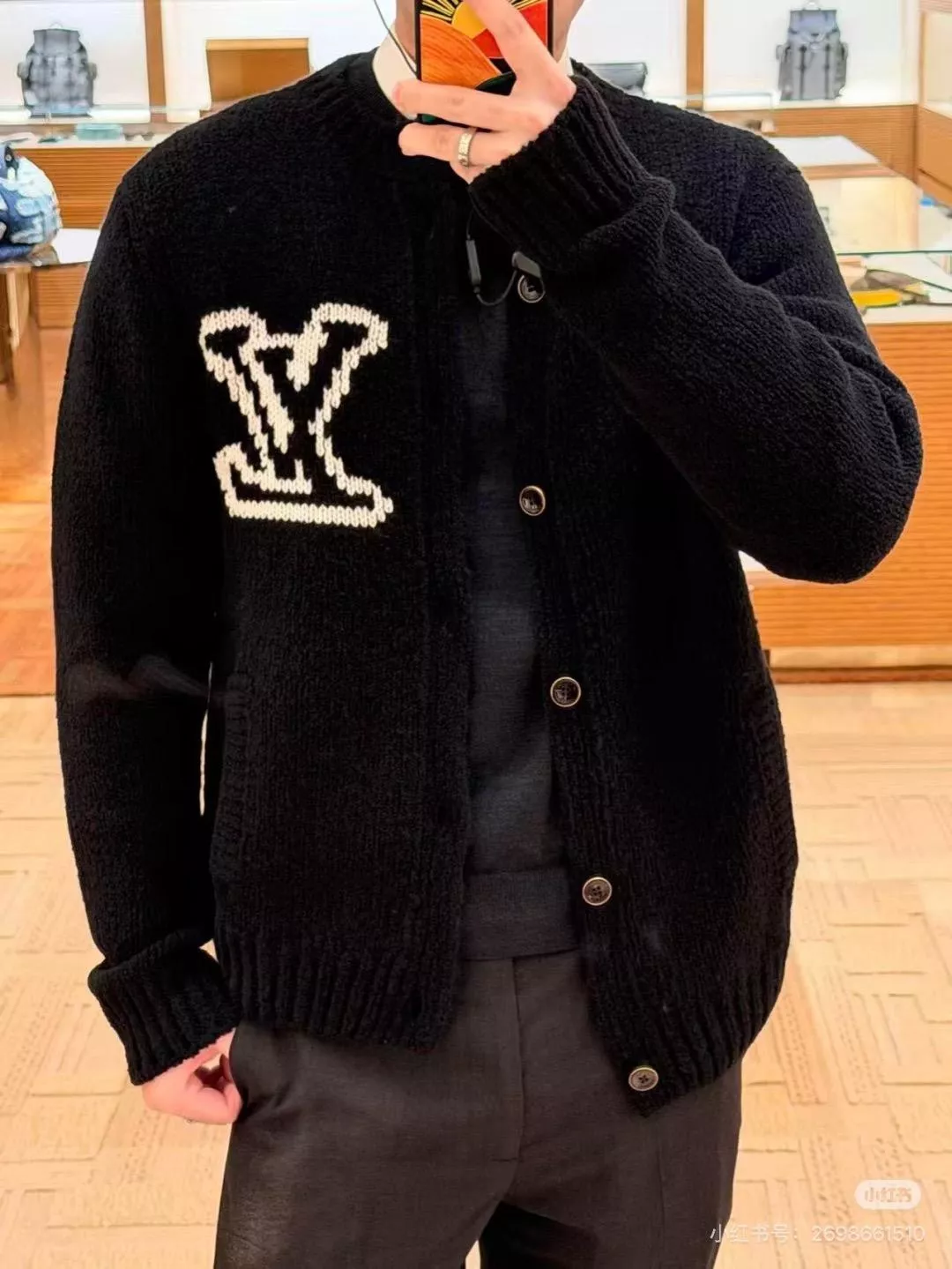 LV 黑色羊毛圈圈開襟外套｜經典LOGO造型・男女皆可穿