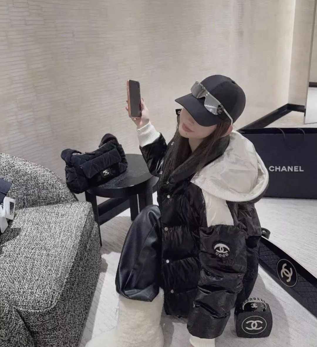 CHANEL （黑色） Coco Neige系列羽絨外套｜高蓬鬆白鴨絨保暖款 36/38/40