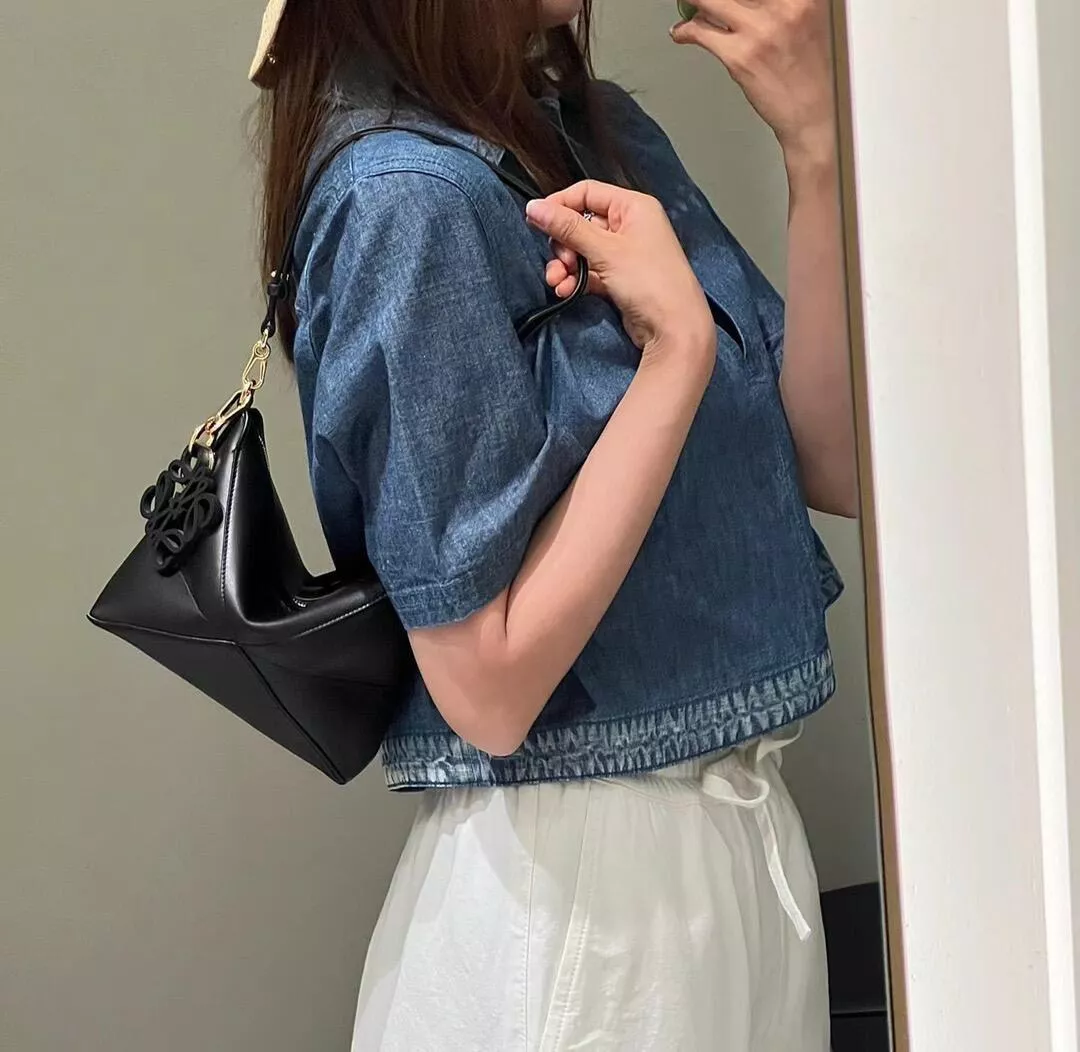 LOEWE｜Puzzle Fold Pouch 手袋（黑色）23cm