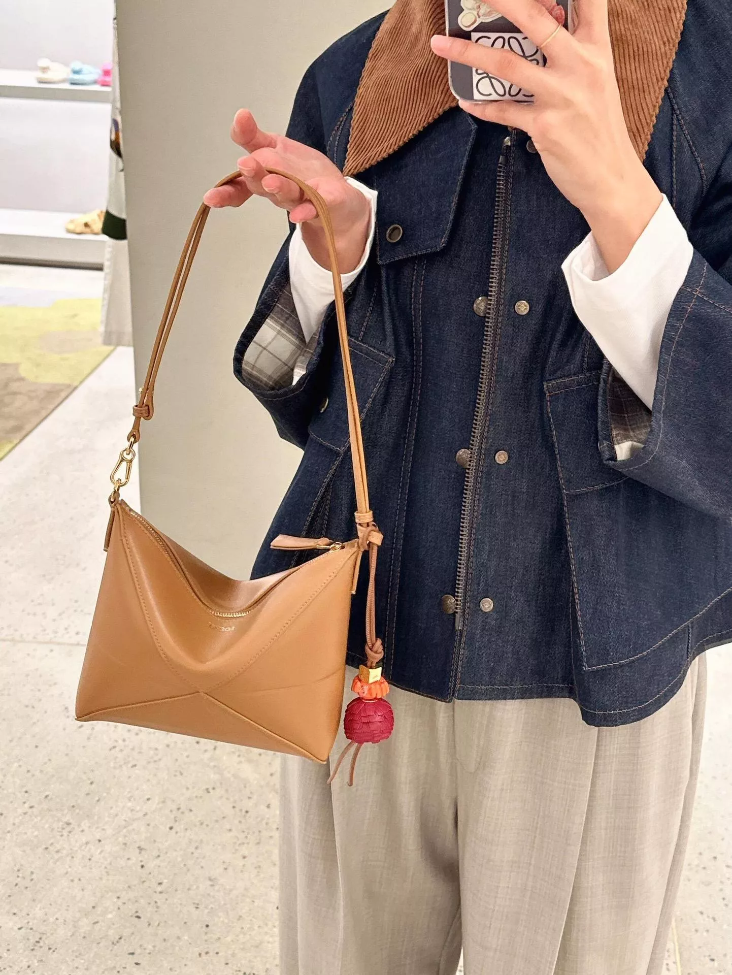 LOEWE｜極簡款 Puzzle Fold Pouch 手袋（暖棕色）23cm