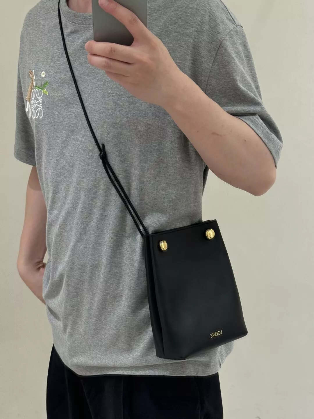 LOEWE｜Pebble Pouch 手袋 水桶包（黑色）17cm