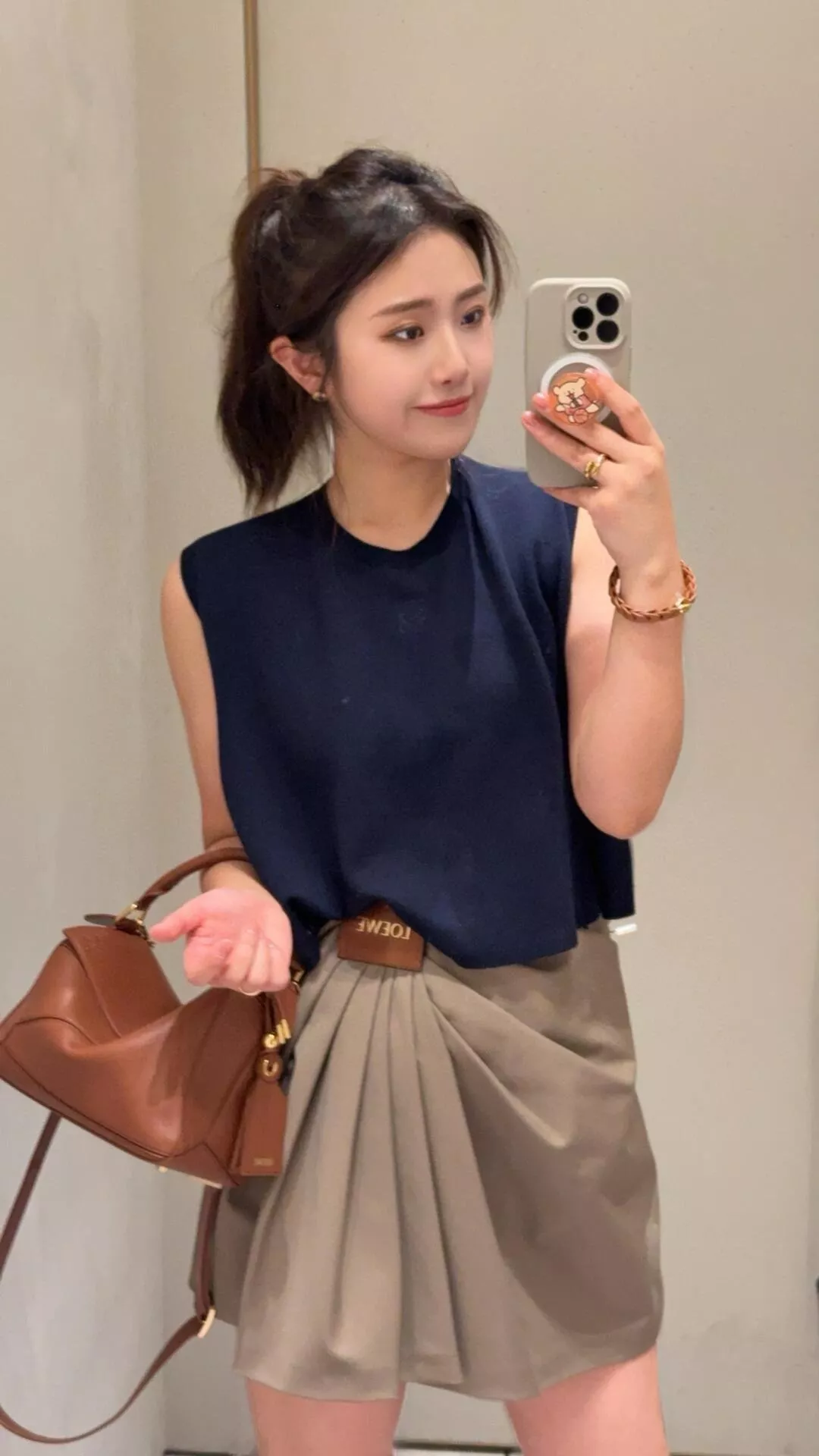 LOEWE｜（納帕羊皮・胡桃木色） Puzzle Small Featherlight 手袋 24cm