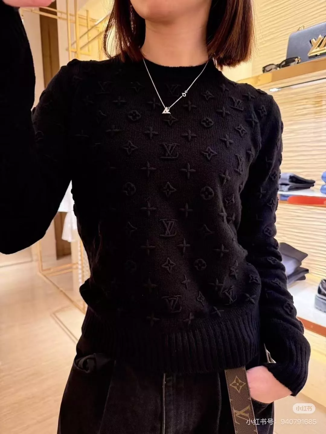 LV 黑色 立體3D紋理刺繡針織衫 上身挺版修飾身形 S/M/L碼