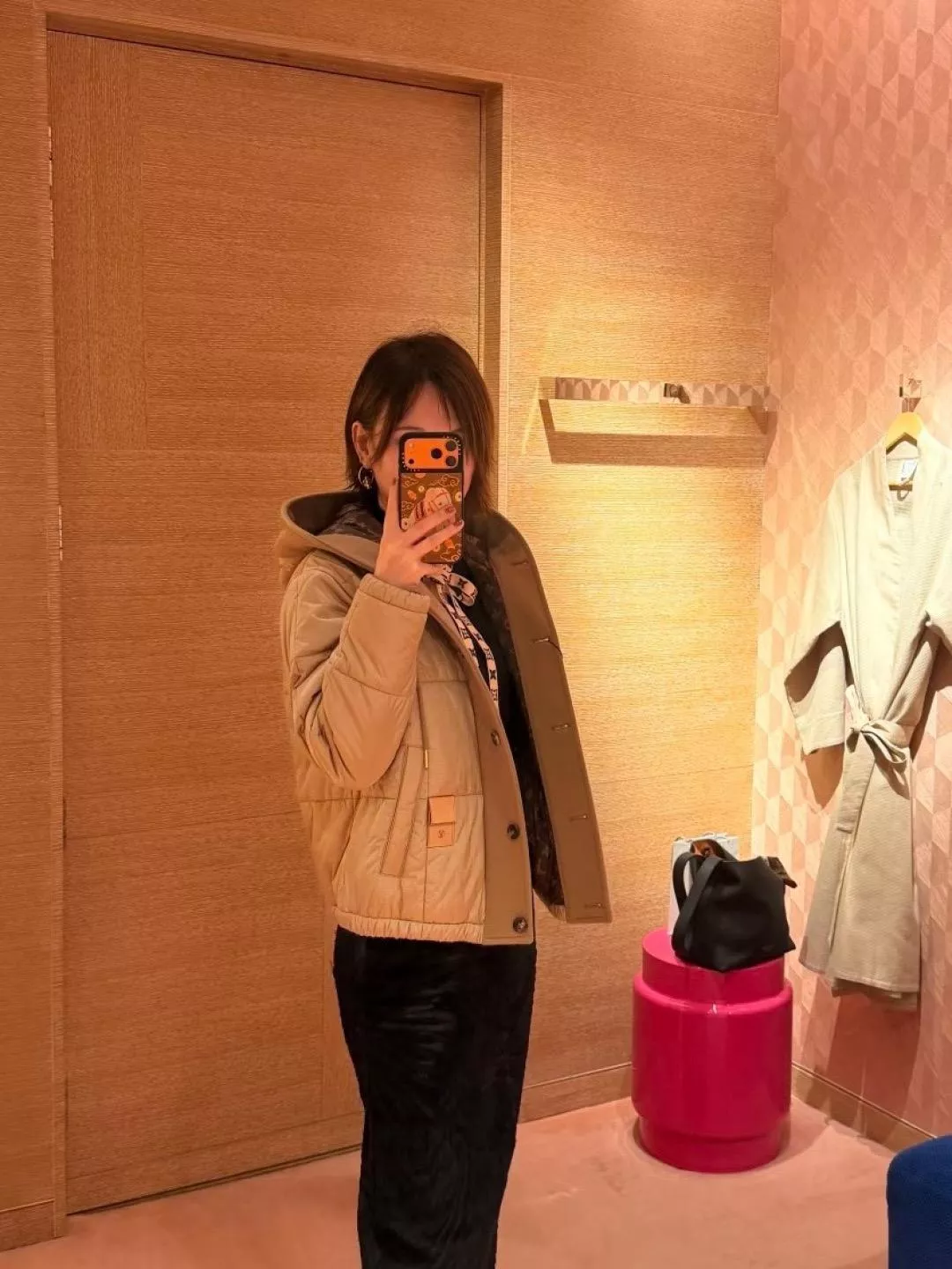 LV 防風羽絨帽外套 36/38/40｜內裡定製Logo｜輕盈防水＋羊毛門襟拼接