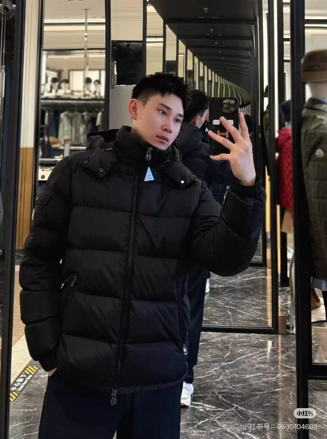 Moncler 男女同款 啞光黑｜經典MAYA剪裁｜90白鵝絨填充｜0-4碼