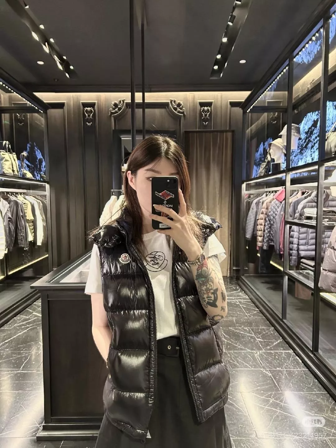 Moncler 經典Bormes黑色亮面羽絨背心馬甲（尺碼：1／2／3／4／5）