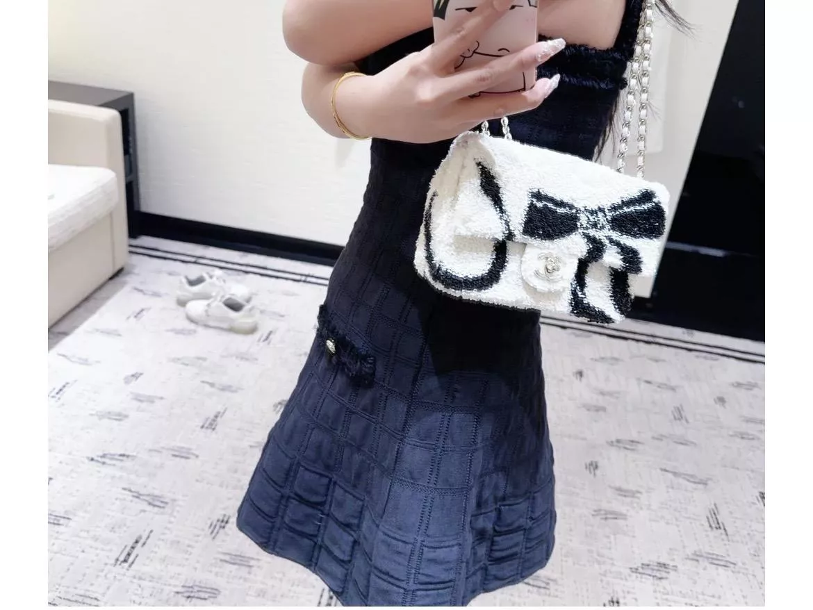 Chanel｜25K 季節款 黑白亮片蝴蝶結 Classic Flap CF 小號 20cm