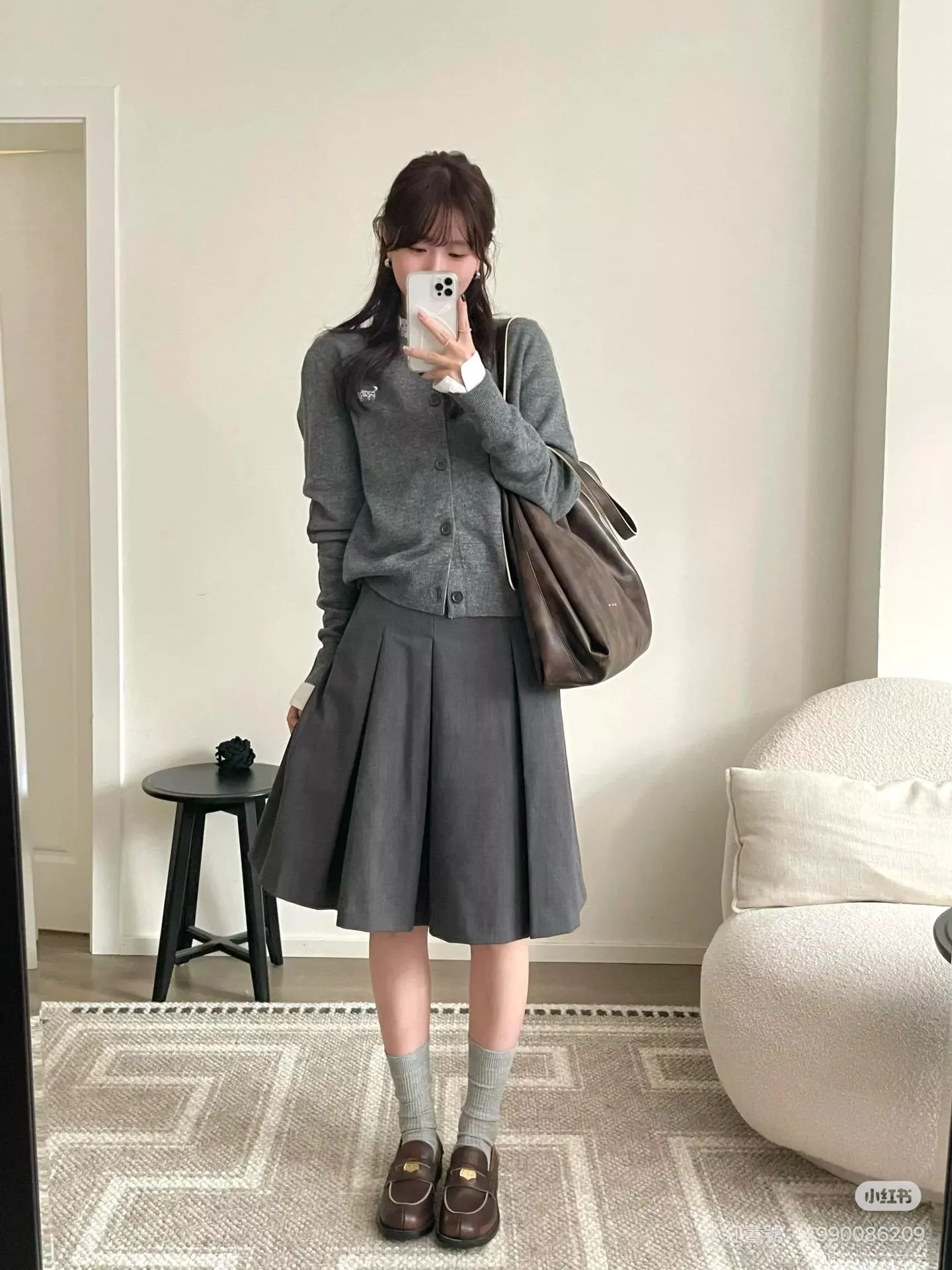 MiuMiu 金幣樂福鞋｜擦舊款咖啡色 復古英倫學院風 女士真皮樂福鞋（35–40碼）