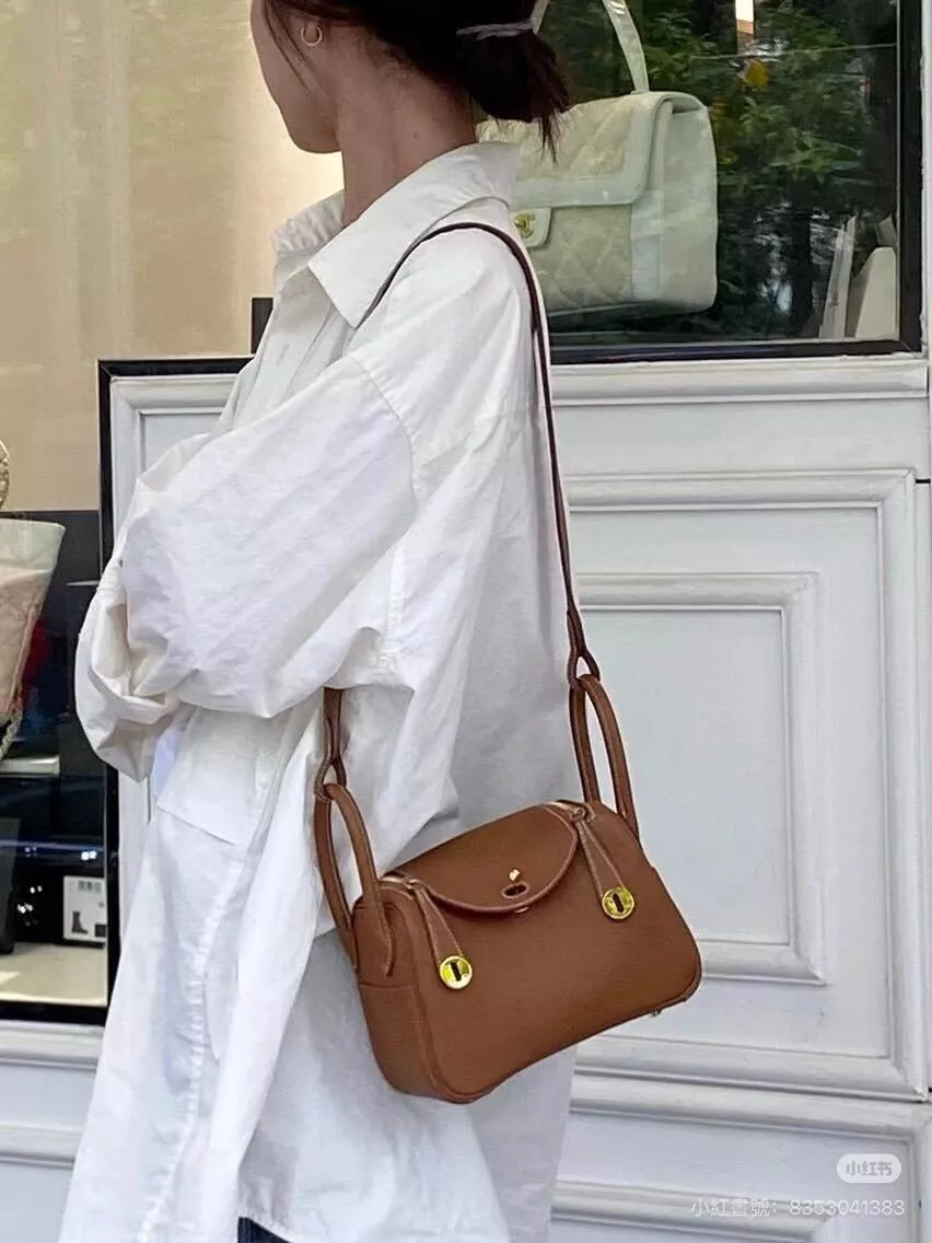 Hermès Lindy Mini 一代 19 金棕色 TC皮 金扣 手工鑲釘高定包｜老錢級經典款（19×9×12.5cm）