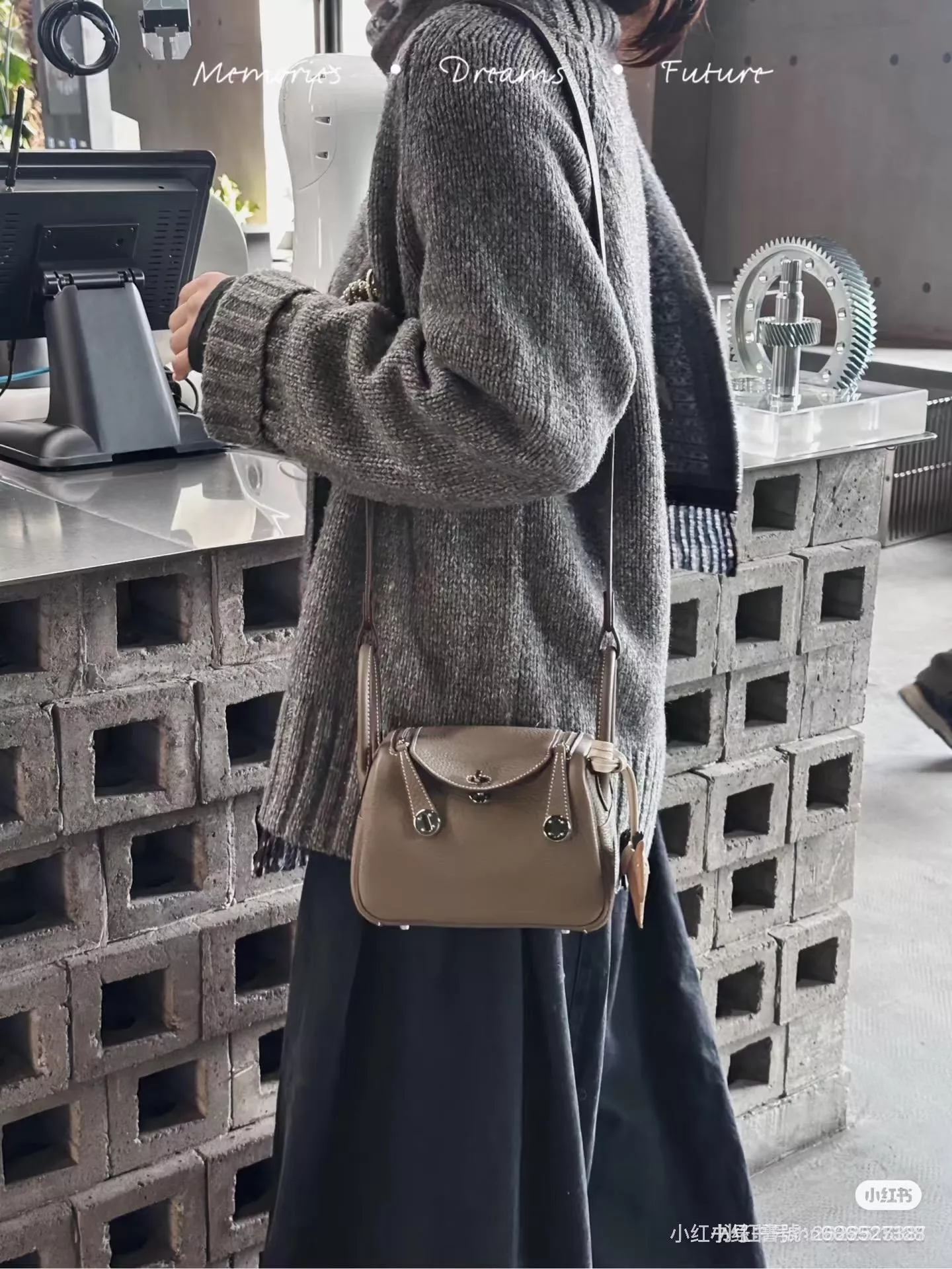 Hermès Lindy Mini 一代 19 大象灰 TC皮 銀扣 手工鑲釘高定包｜老錢級經典款（19×9×12.5cm）