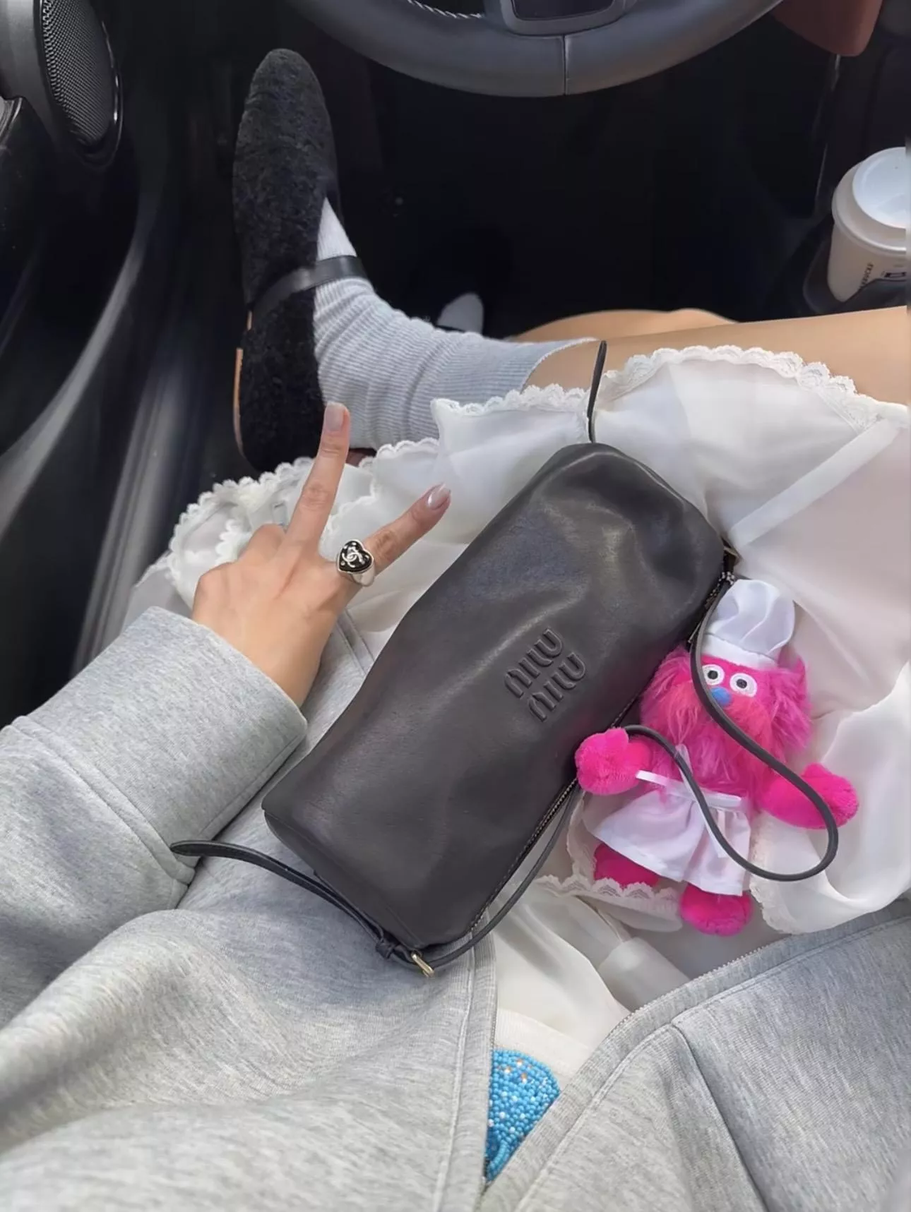 Miu Miu （黑色）迷你小圓筒包 筆筒包 Nappa羊皮軟糯質感 mini手袋（21.5×9×9cm）納帕皮革化妝袋