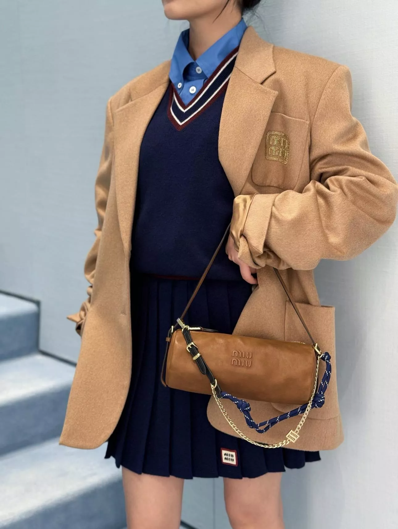 Miu Miu （焦糖色）迷你小圓筒包 筆筒包 Nappa羊皮軟糯質感 mini手袋（21.5×9×9cm）納帕皮革化妝袋