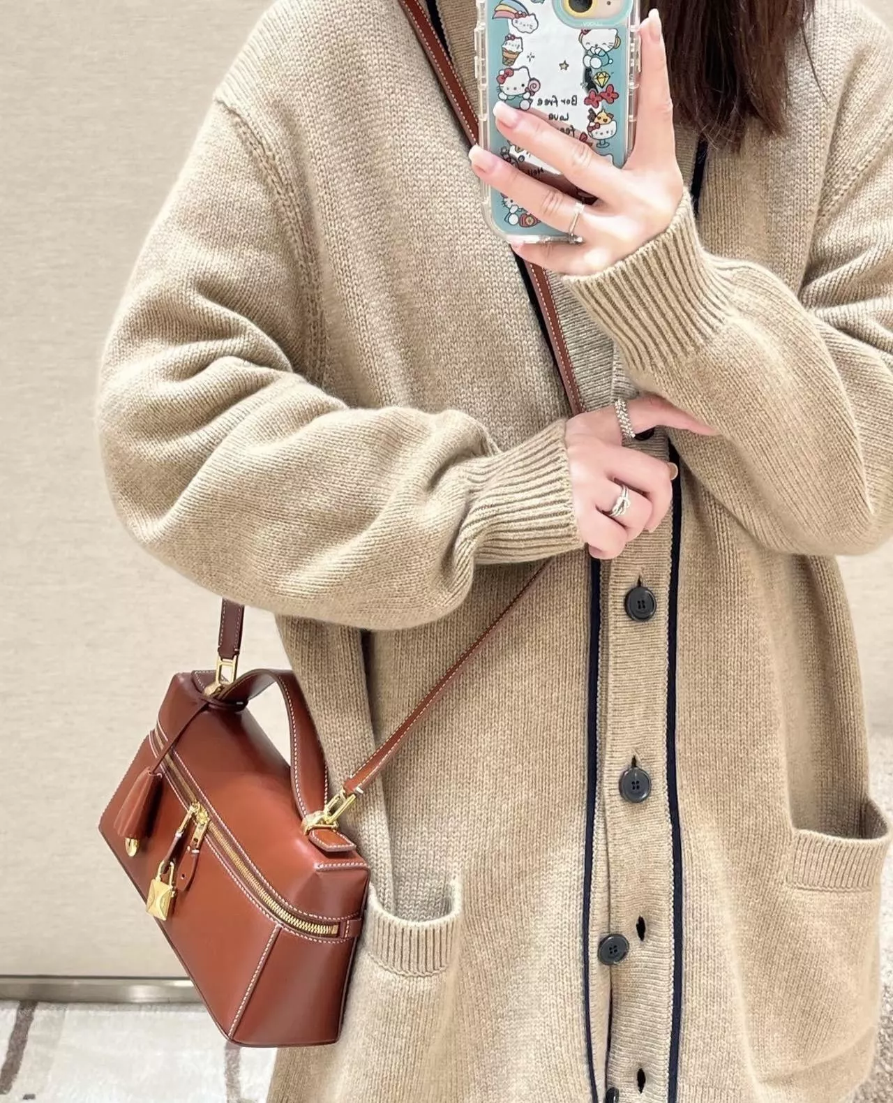 Loro Piana 平紋 Extra Bag L23 手袋 紅磚色 牛皮革高級質感可手提斜挎（23×12×7cm）